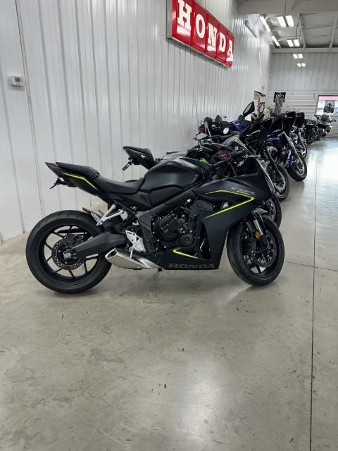 2026 Honda CBR650R E-Clutch — photo 1 of 12