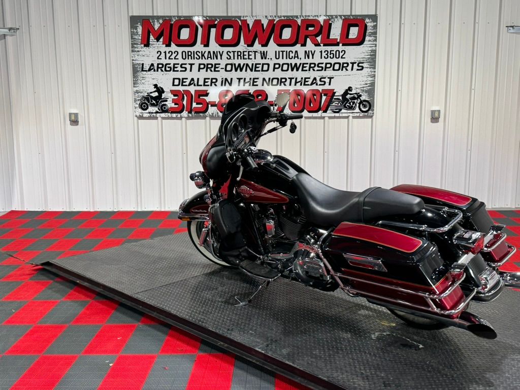 2005 Harley-Davidson FLHTCUI Ultra Classic® Electra Glide® 11