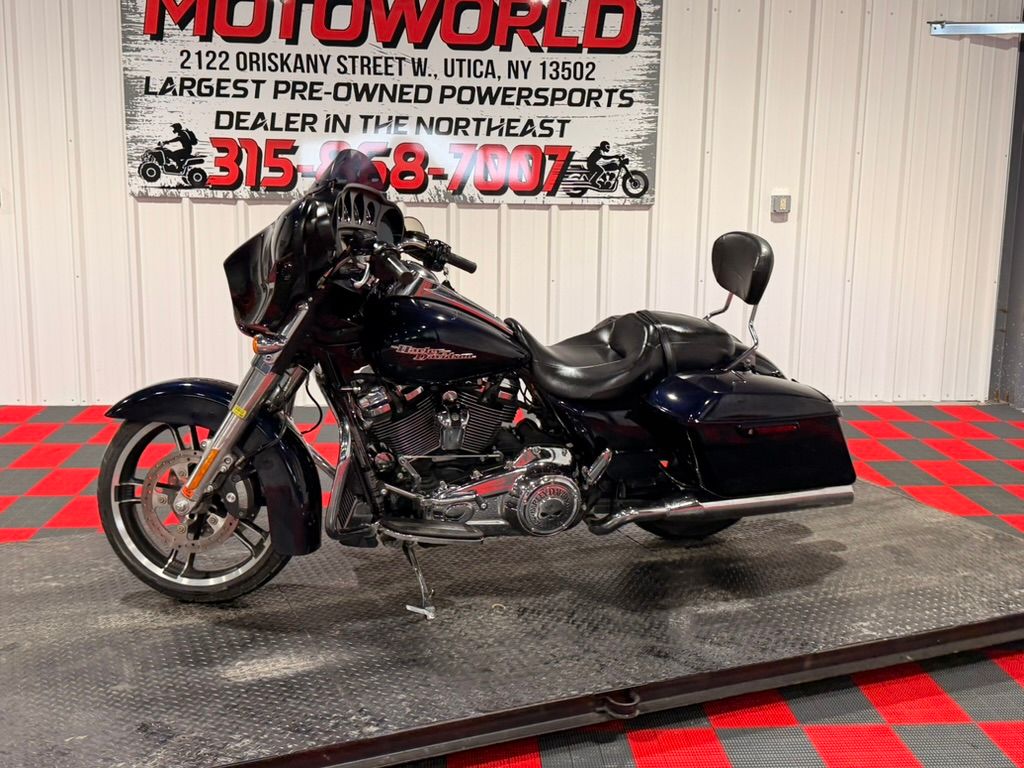 2019 Harley-Davidson Street Glide® 10