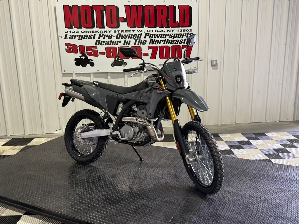 New 2025 Suzuki DR-Z4S Motorcycles in Utica, NY | Stock Number: 100384