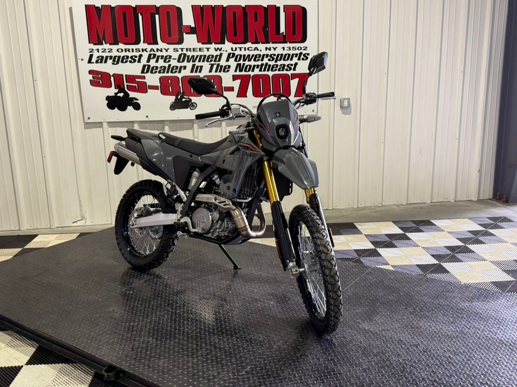 New 2025 Suzuki DR-Z4S Motorcycles in Utica, NY | Stock Number: 100384