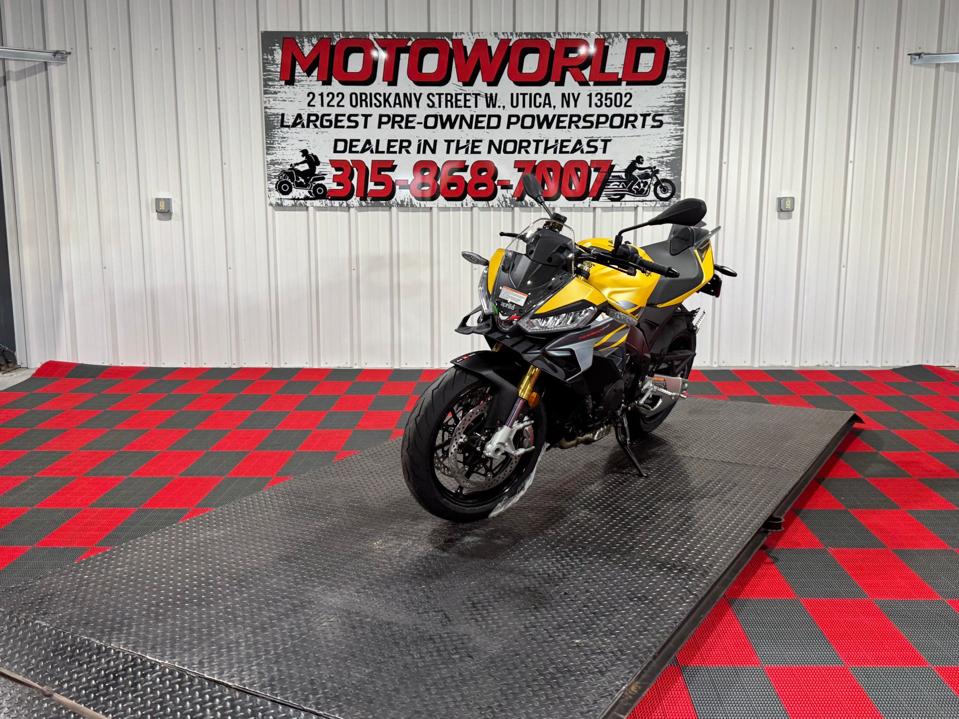 2027 Aprilia Tuono V4 1100 2