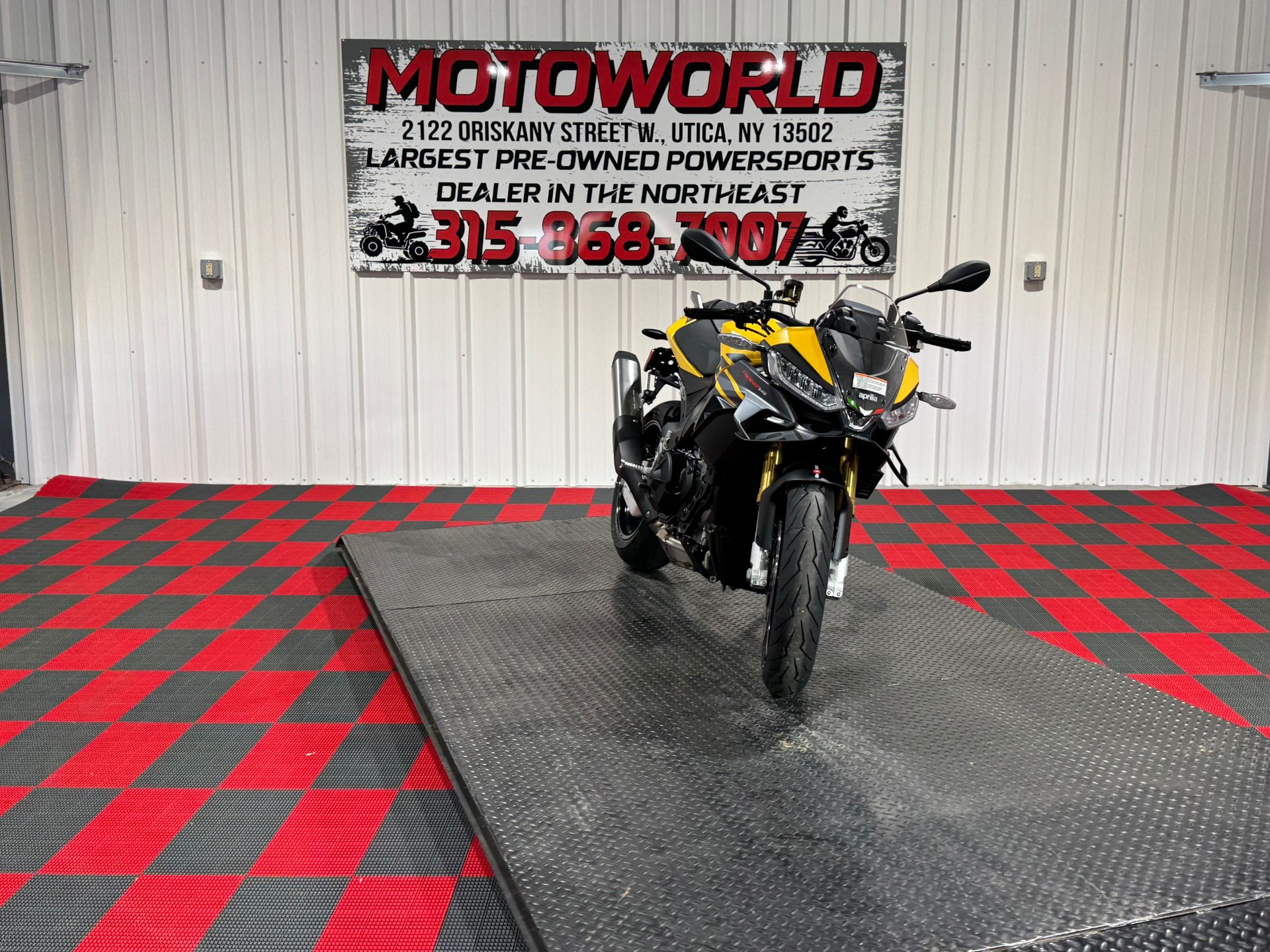 2027 Aprilia Tuono V4 1100 4