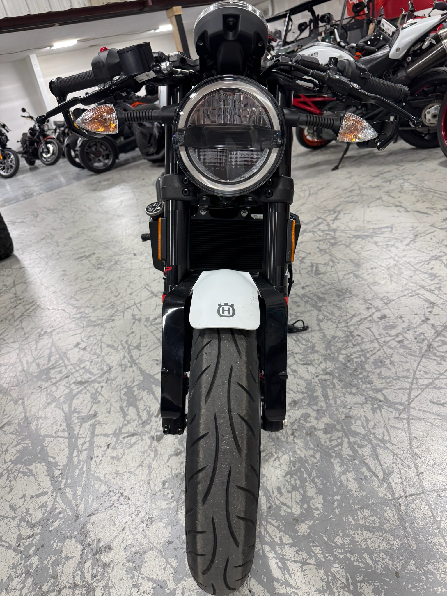 2023 Husqvarna Vitpilen 401 3