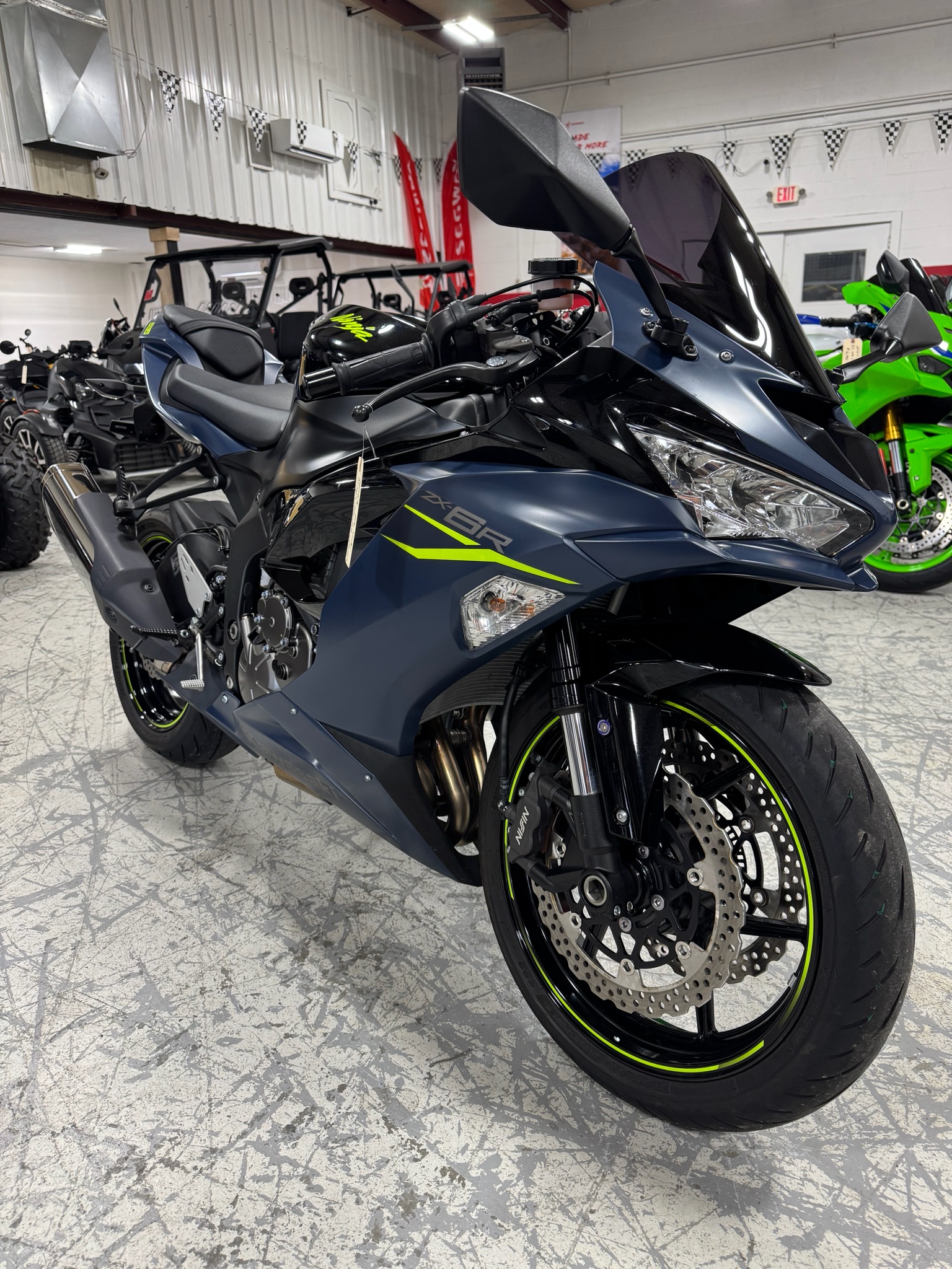 2023 Kawasaki Ninja ZX-6R 2