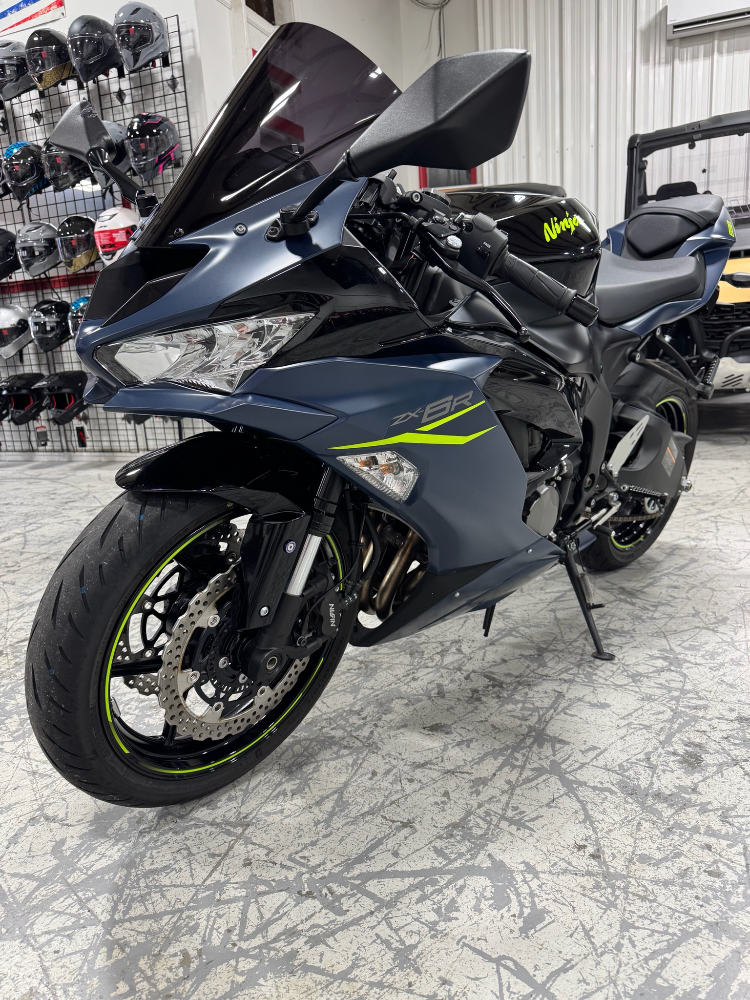 2023 Kawasaki Ninja ZX-6R 4