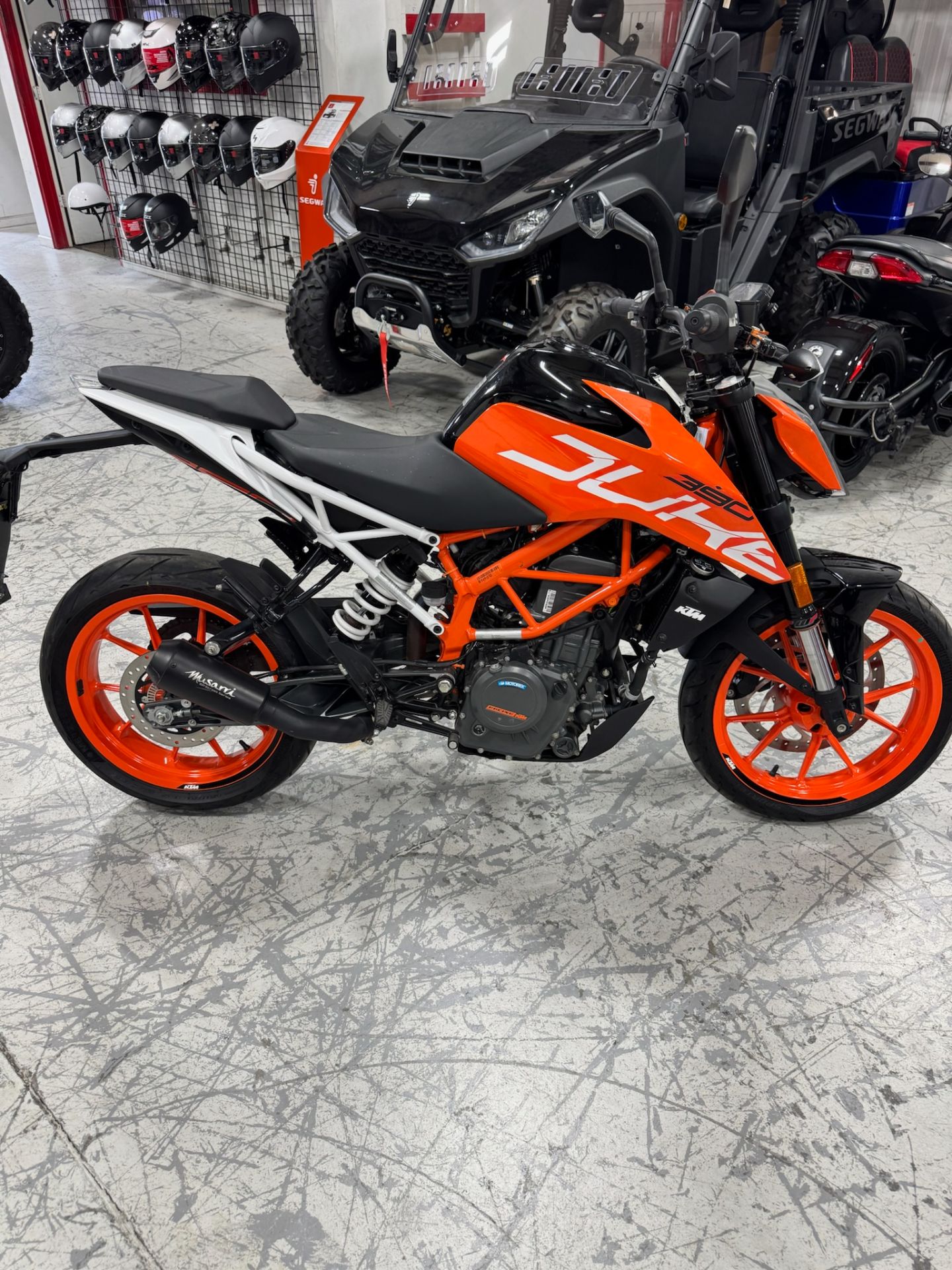 Second Hand Duke 390 Showroom Near Me Ktm Bikes Second Hand Ktm