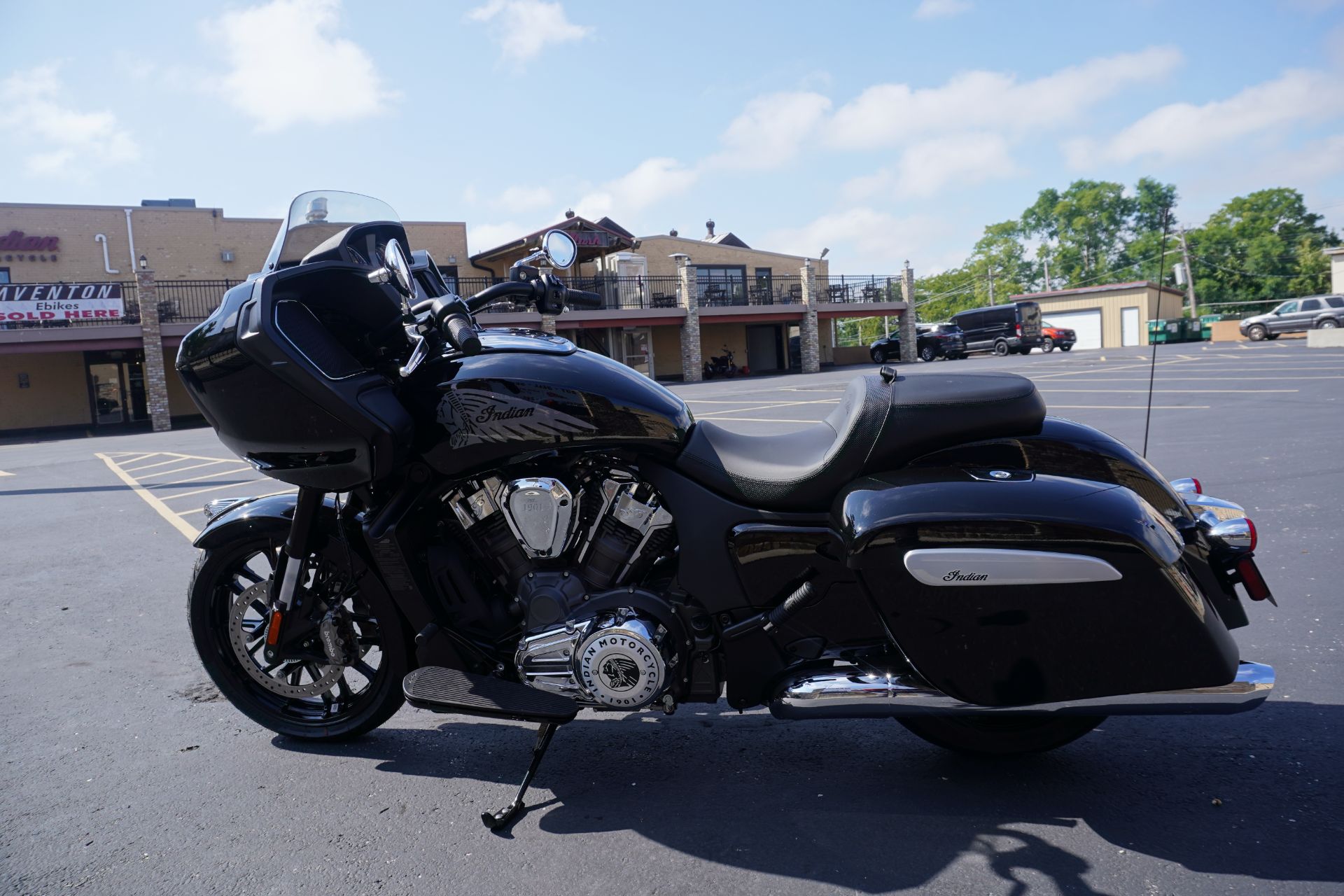 New 2025 Indian Motorcycle Challenger®, Racine WI | Specs, Price