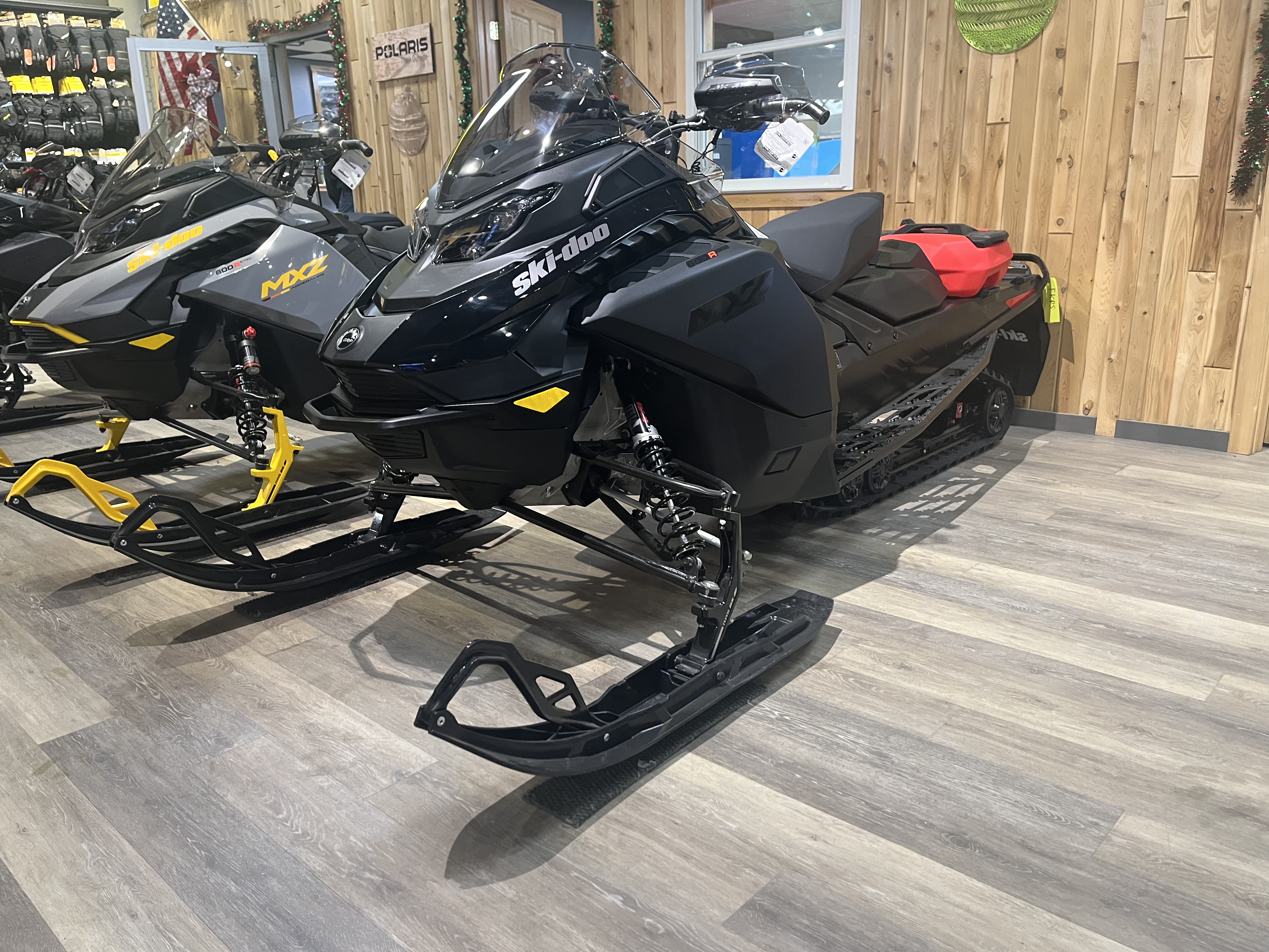 2026 Ski-Doo MXZ Adrenaline 137 600R E-TEC ES Ripsaw 1.25 in Fort Kent, Maine - Photo 2