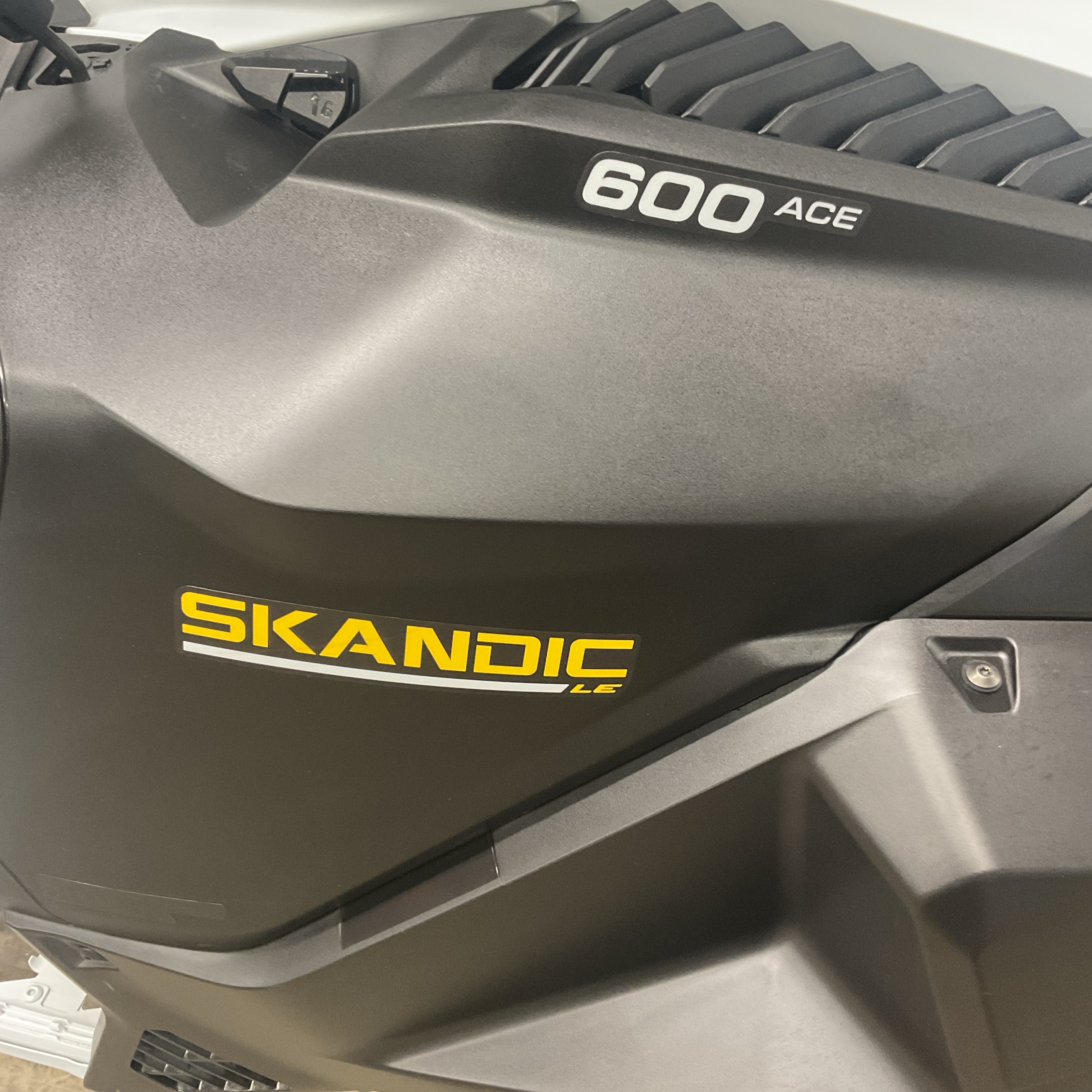 2025 Ski-Doo Skandic LE 600 ACE ES Silent Cobra WT 1.5 Track 20 in. in Fort Kent, Maine - Photo 12