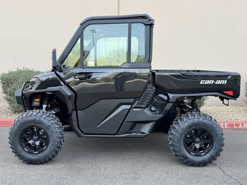 2026 Can-Am™ Defender XT CAB HD11 with 10.25 in. touchscreen di 3