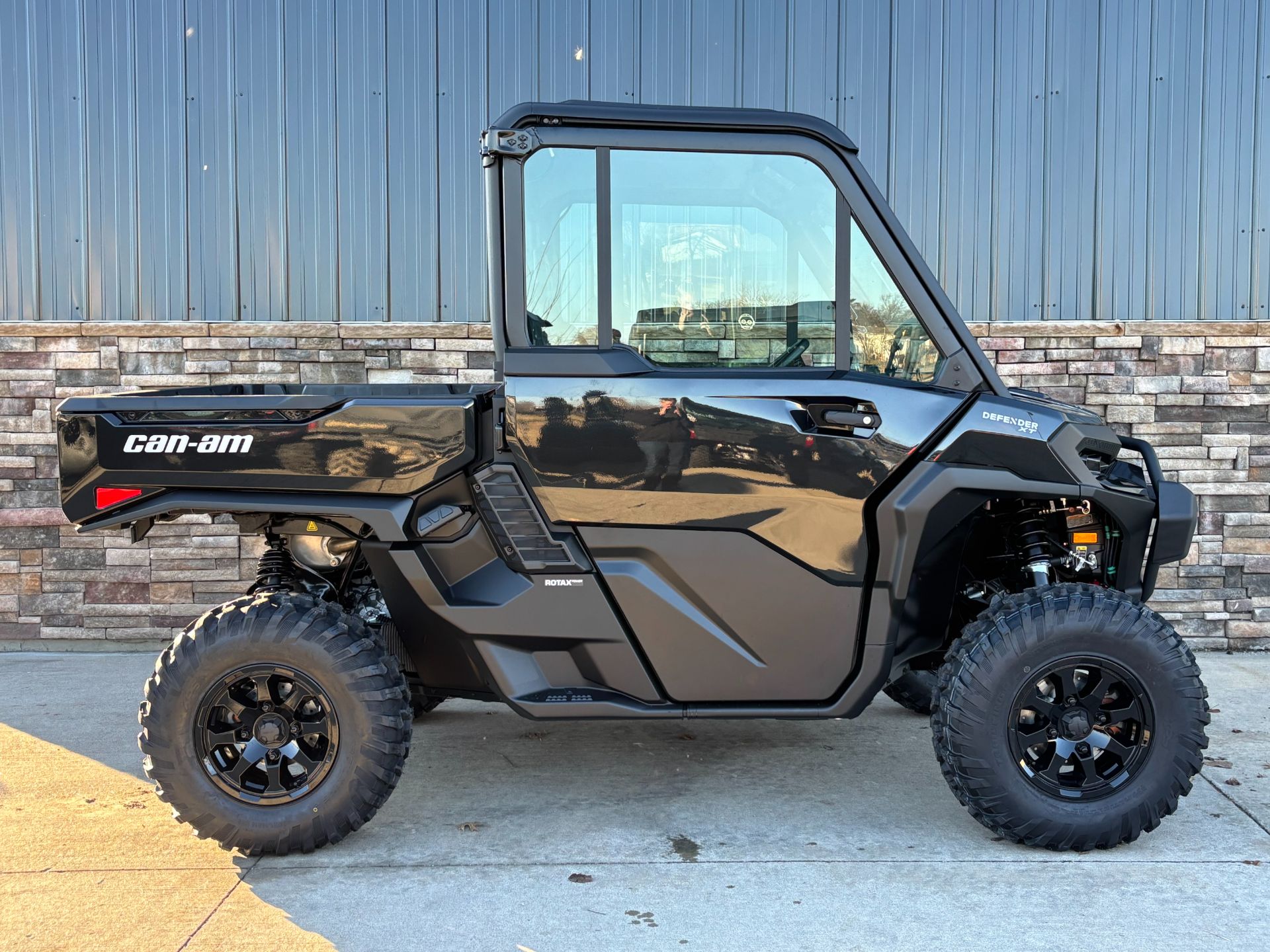2026 Can-Am™ Defender XT CAB HD11 with 10.25 in. touchscreen di 4