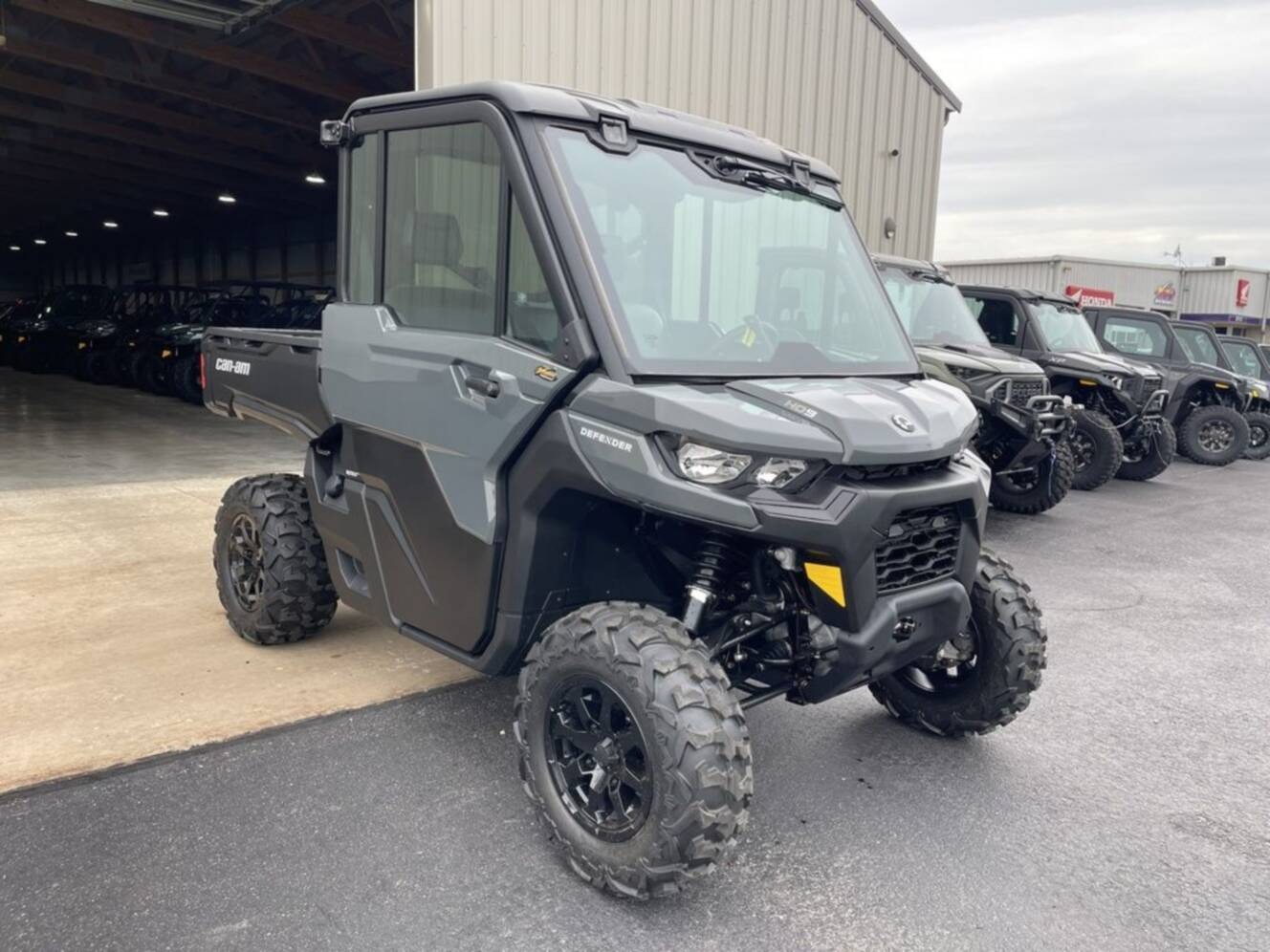 2027 Can-Am™ Defender DPS CAB HD9 3