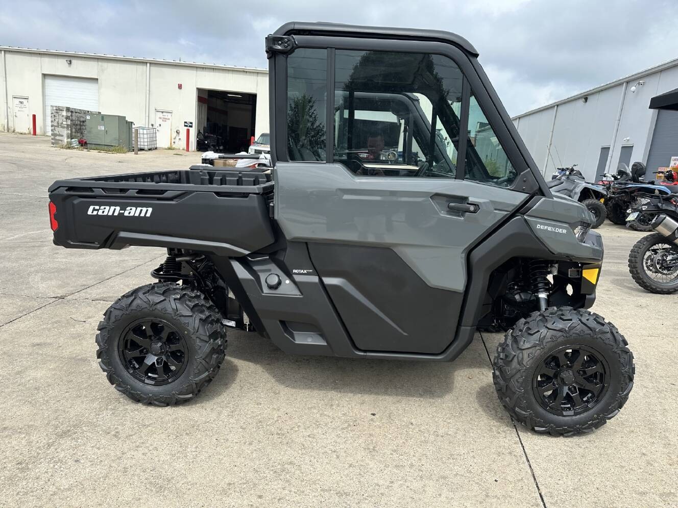 2027 Can-Am™ Defender DPS CAB HD9 2