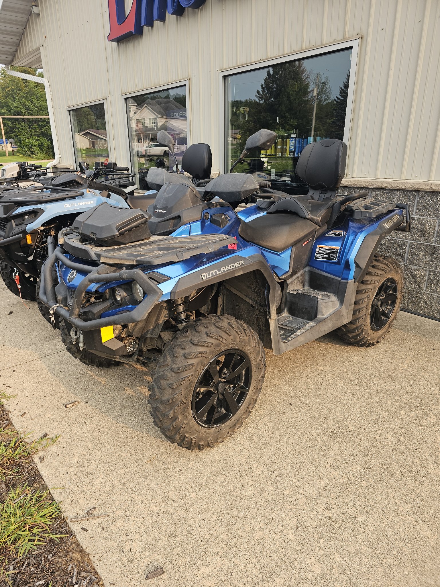 2022 Can-Am™ Outlander MAX XT 850 1