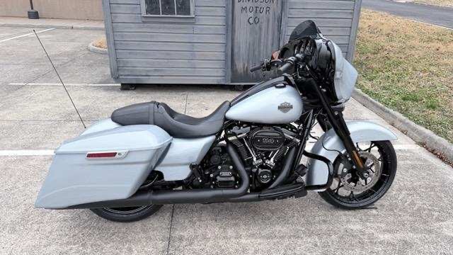 2023 Harley-Davidson Street Glide Special 2