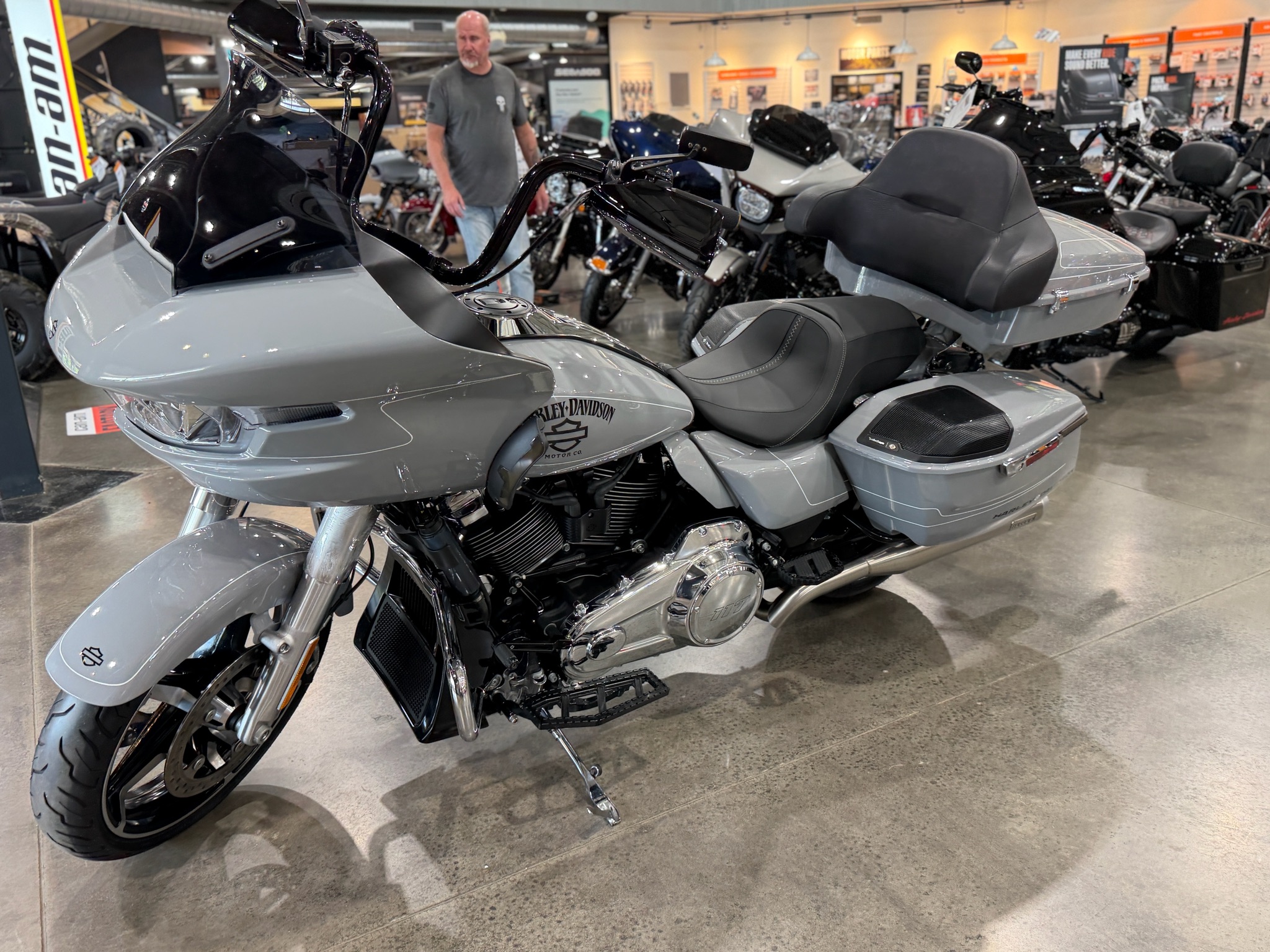 2024 Harley-Davidson Road Glide® 7