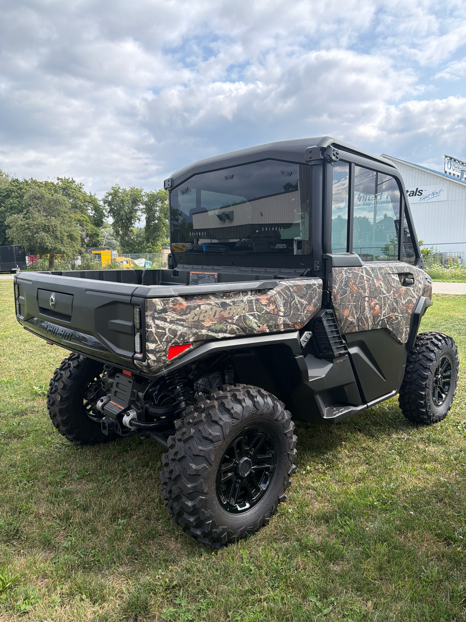 2026 Can-Am™ Defender Limited HD11 4