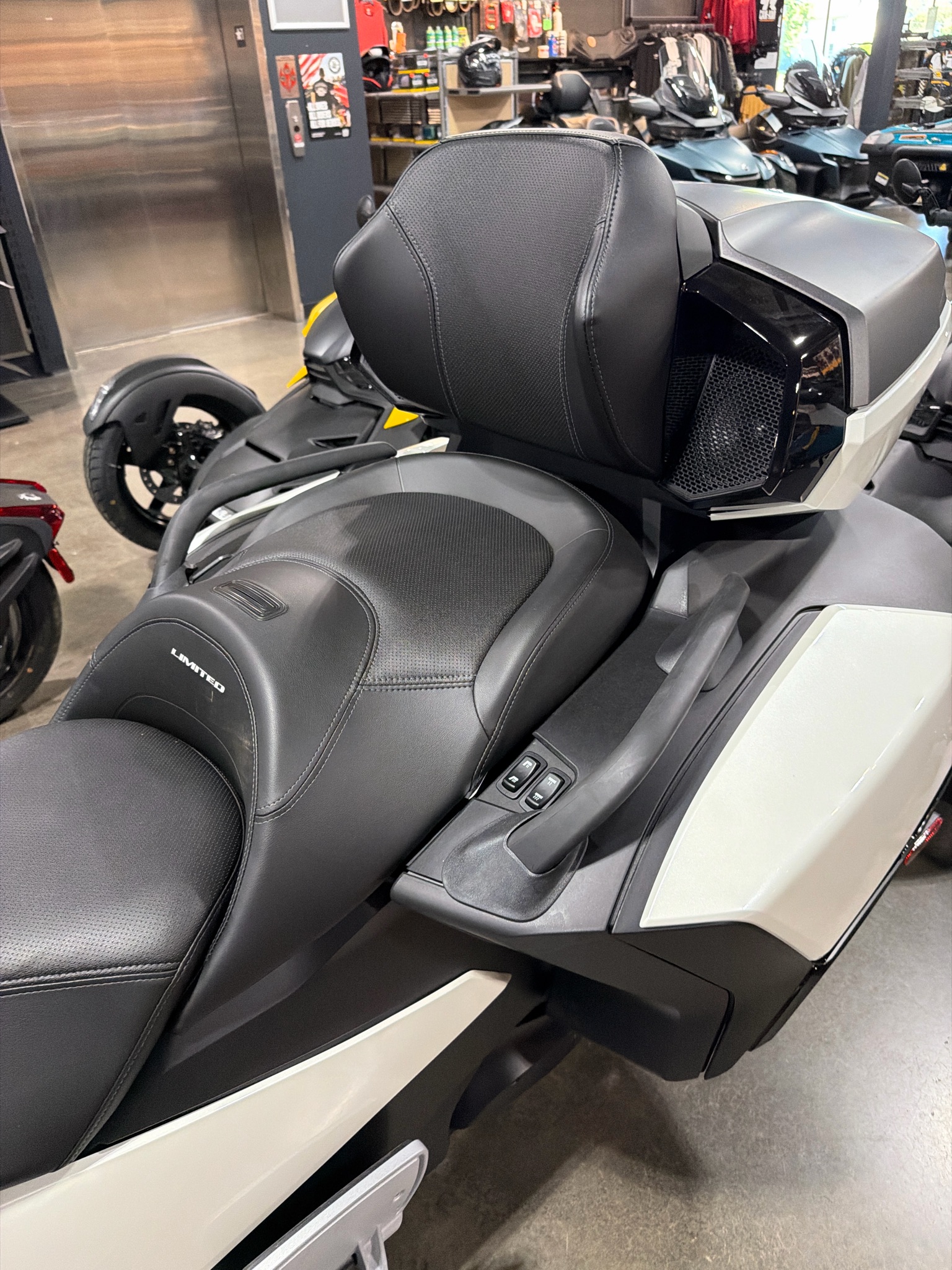 2026 Can-Am™ Spyder RT Limited 6
