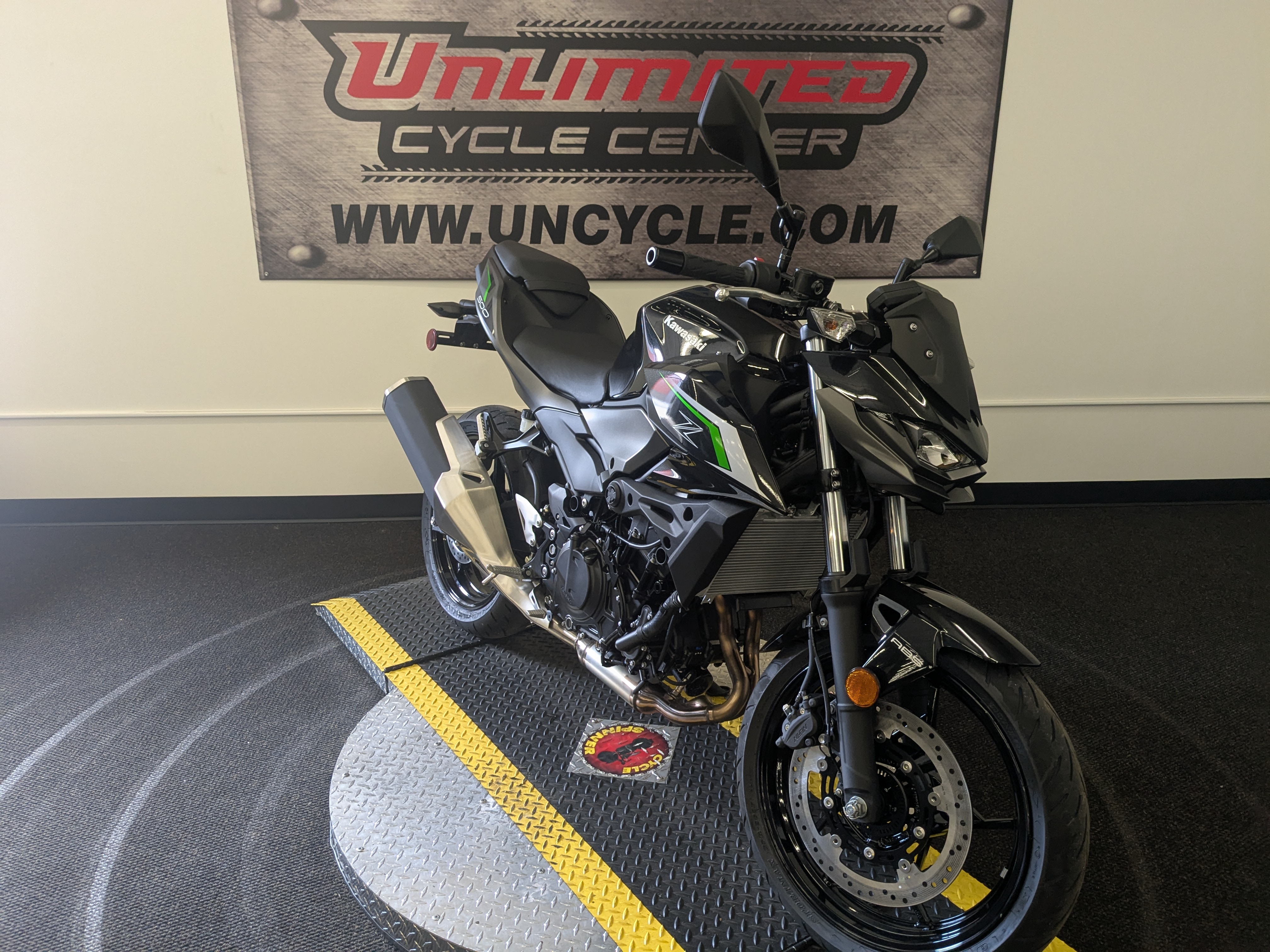 2025 Kawasaki Z500 ABS 1