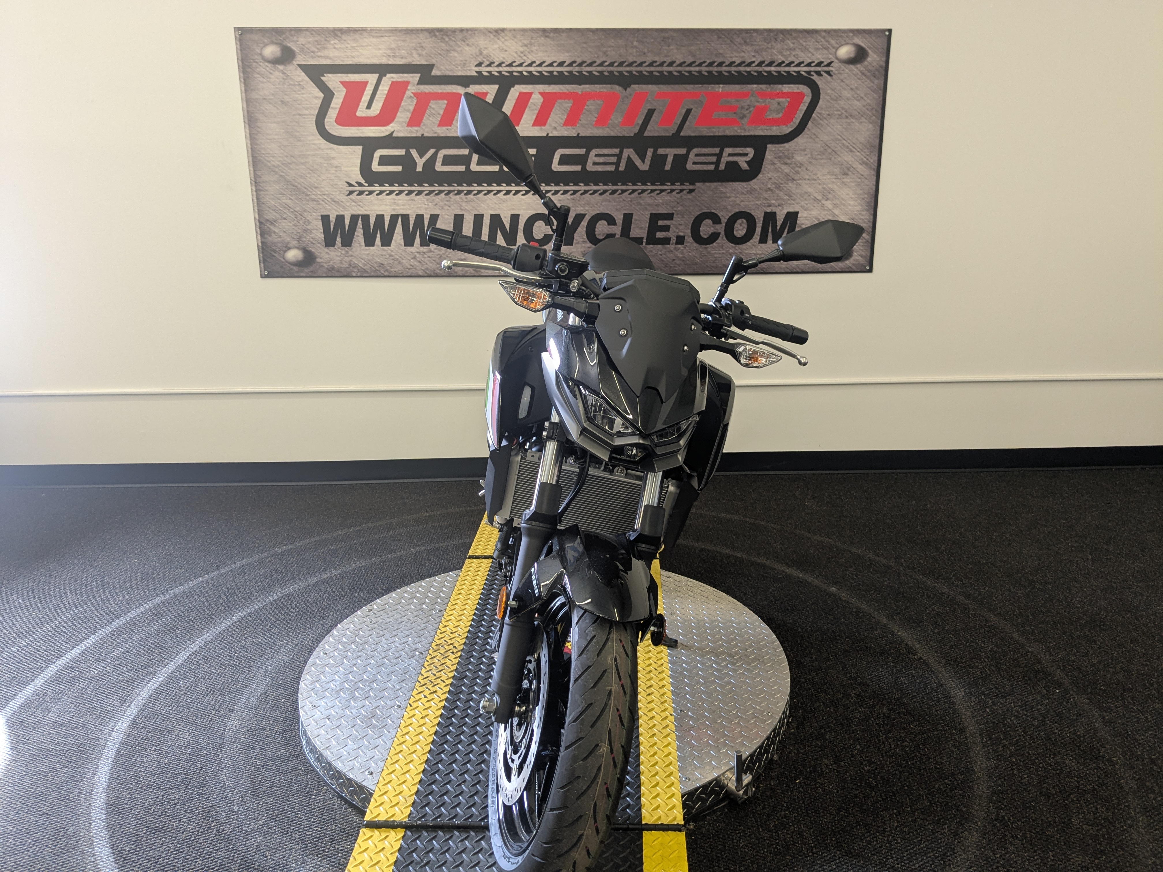 2025 Kawasaki Z500 ABS 3