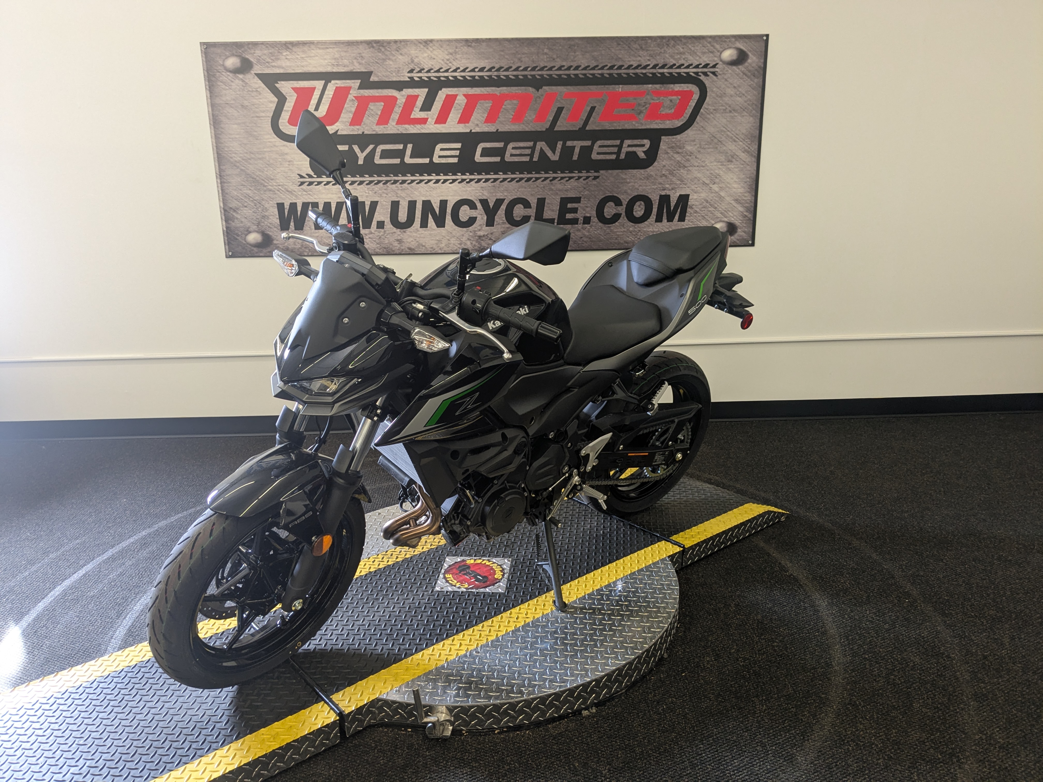 2025 Kawasaki Z500 ABS 4