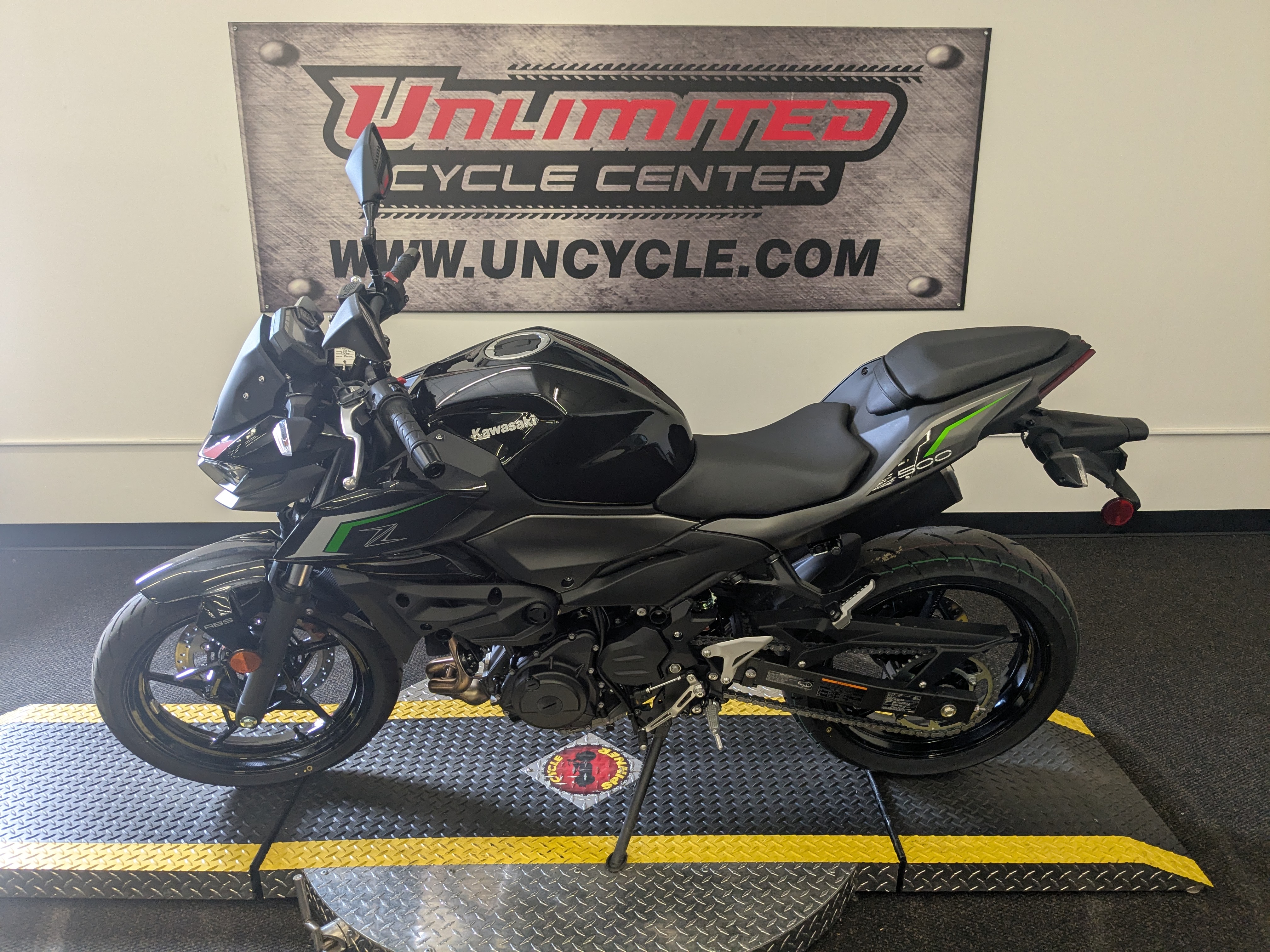 2025 Kawasaki Z500 ABS 5