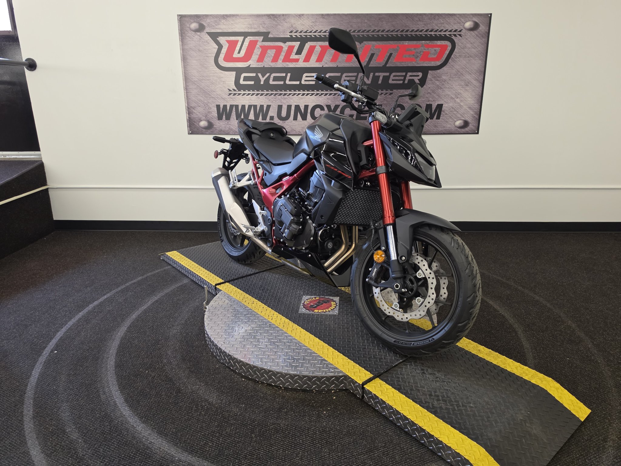 2026 Honda CB750 Hornet E-Clutch 1