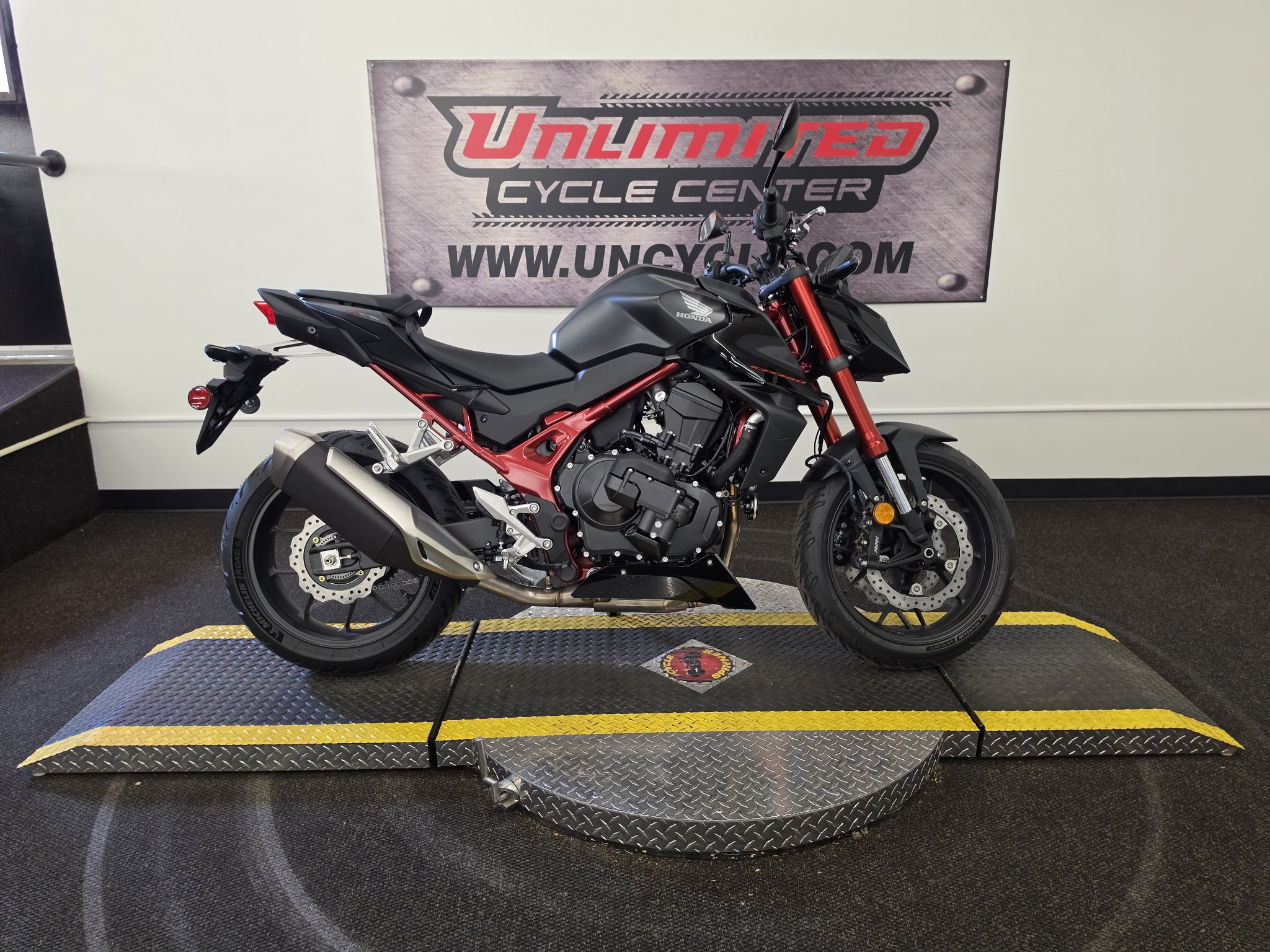 2026 Honda CB750 Hornet E-Clutch 2