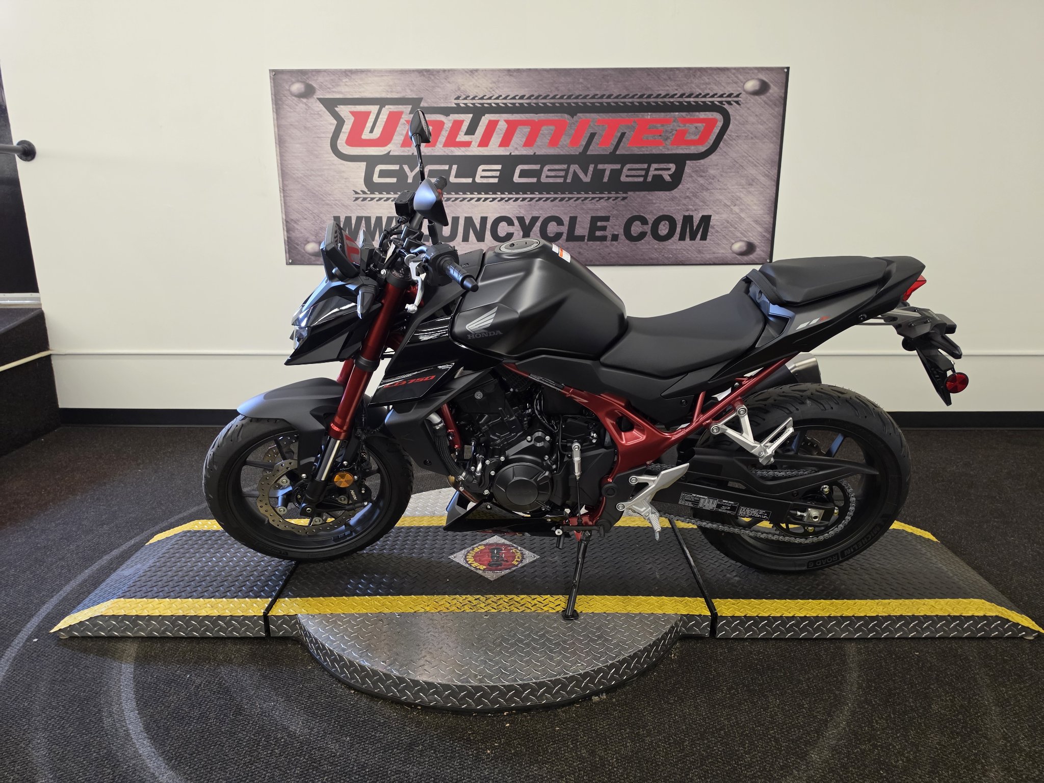 2026 Honda CB750 Hornet E-Clutch 3