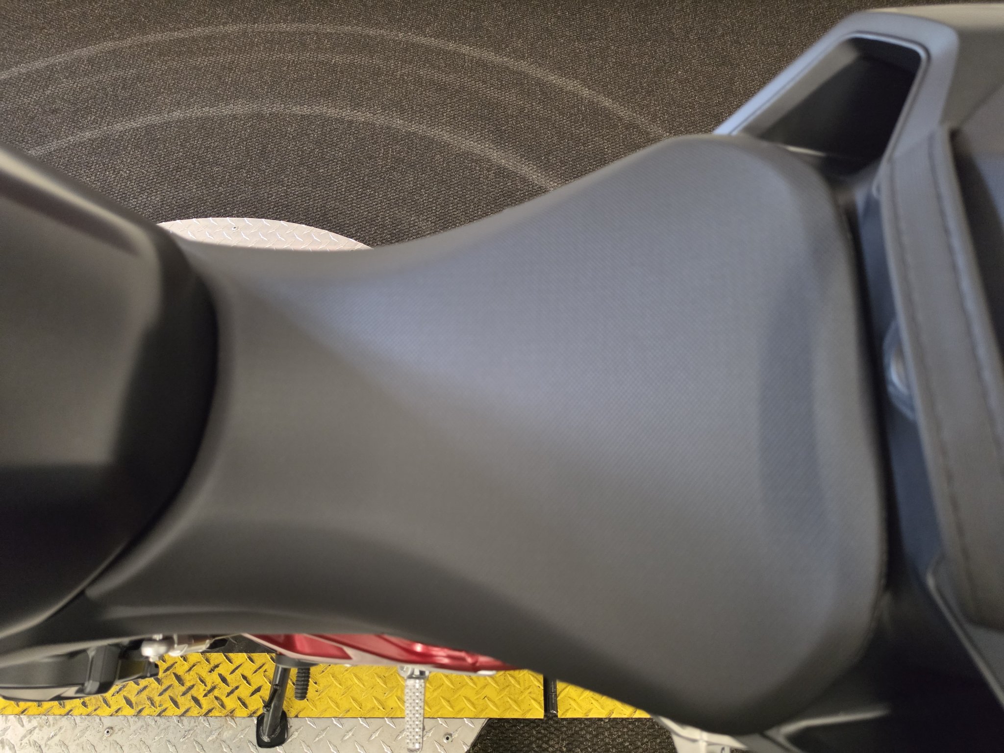 2026 Honda CB750 Hornet E-Clutch 8