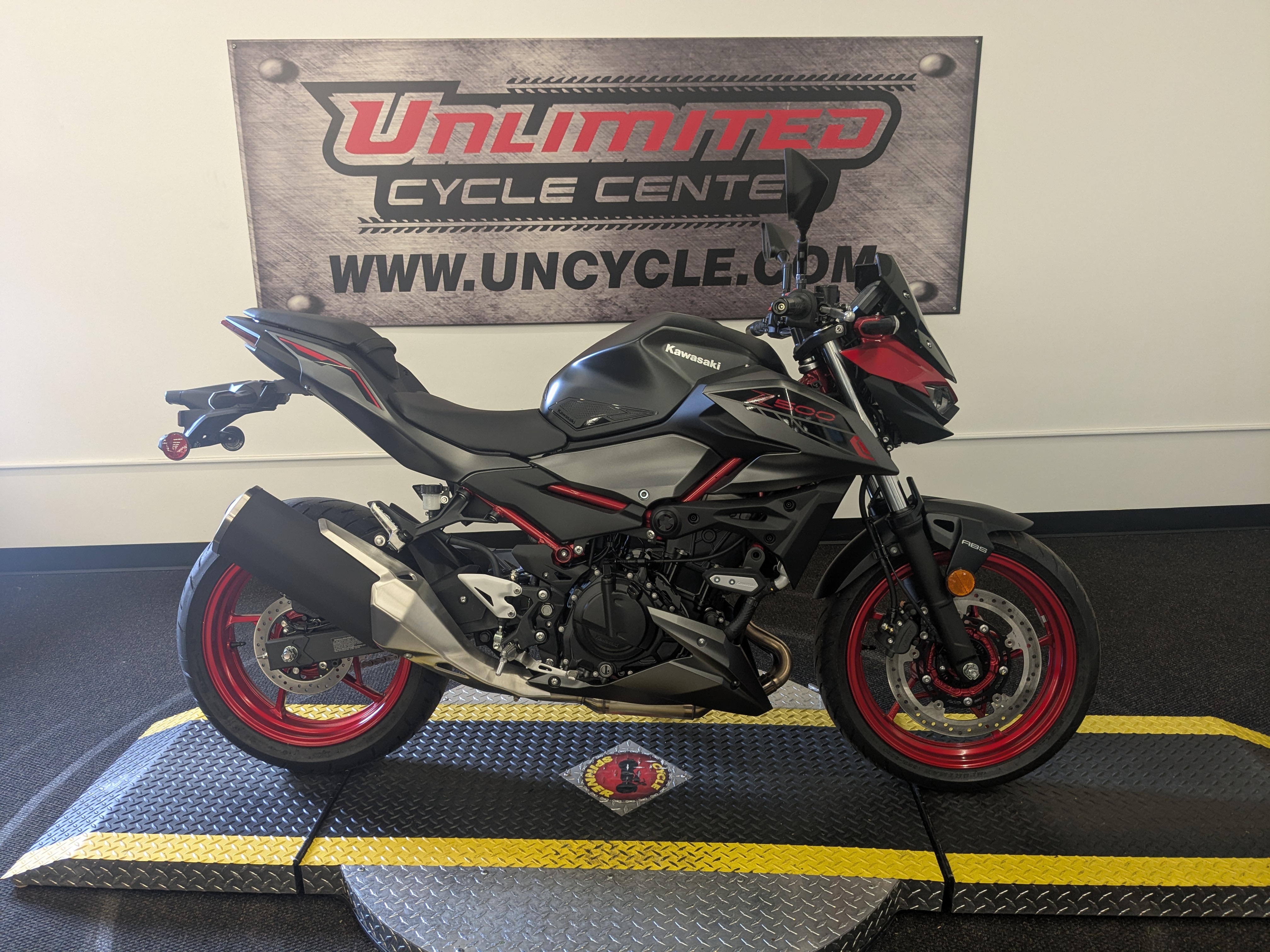 New 2025 Kawasaki Z500 SE ABS | Motorcycles in Tyrone PA | 3254
