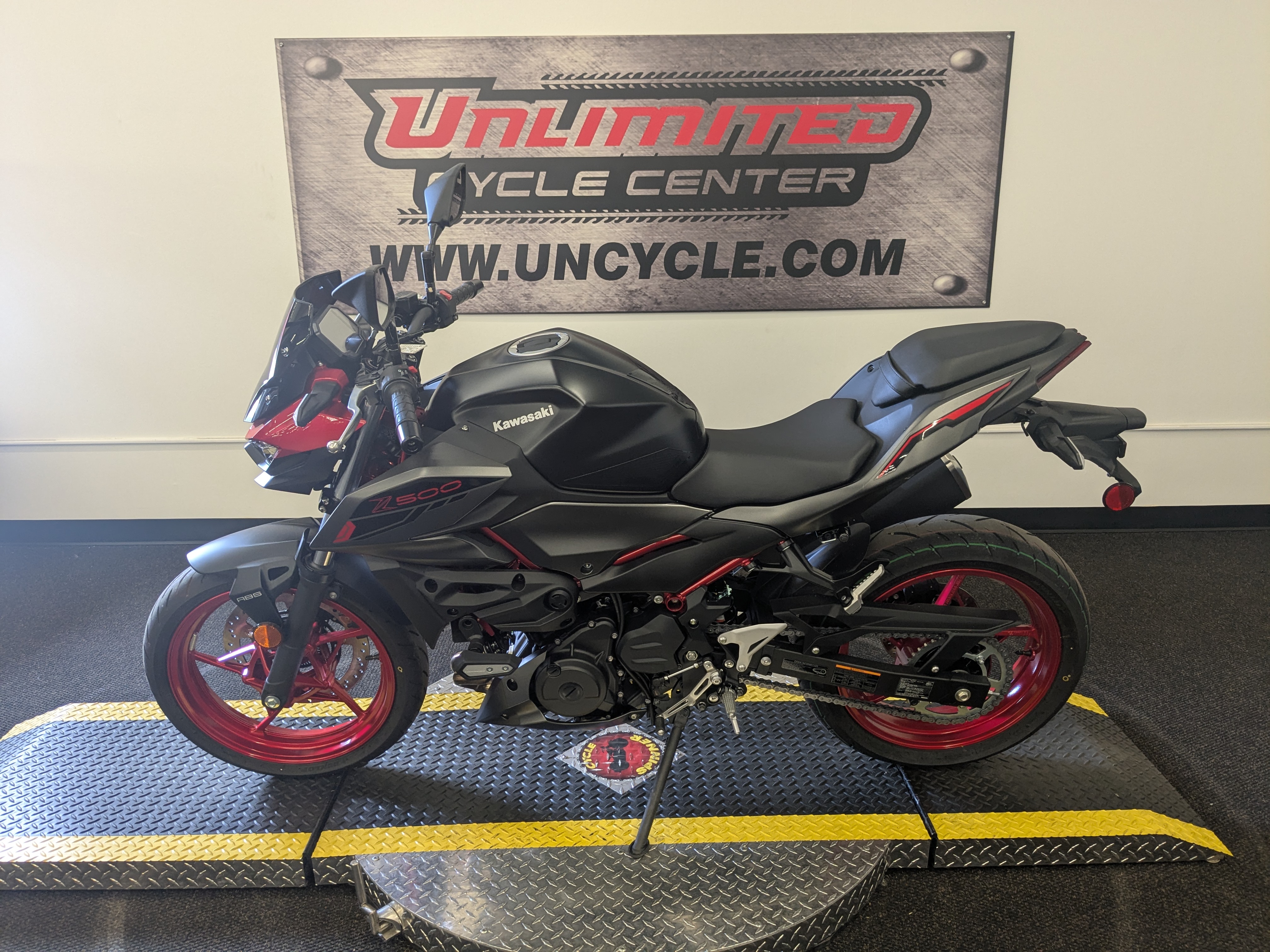 New 2025 Kawasaki Z500 SE ABS | Motorcycles in Tyrone PA | 3254