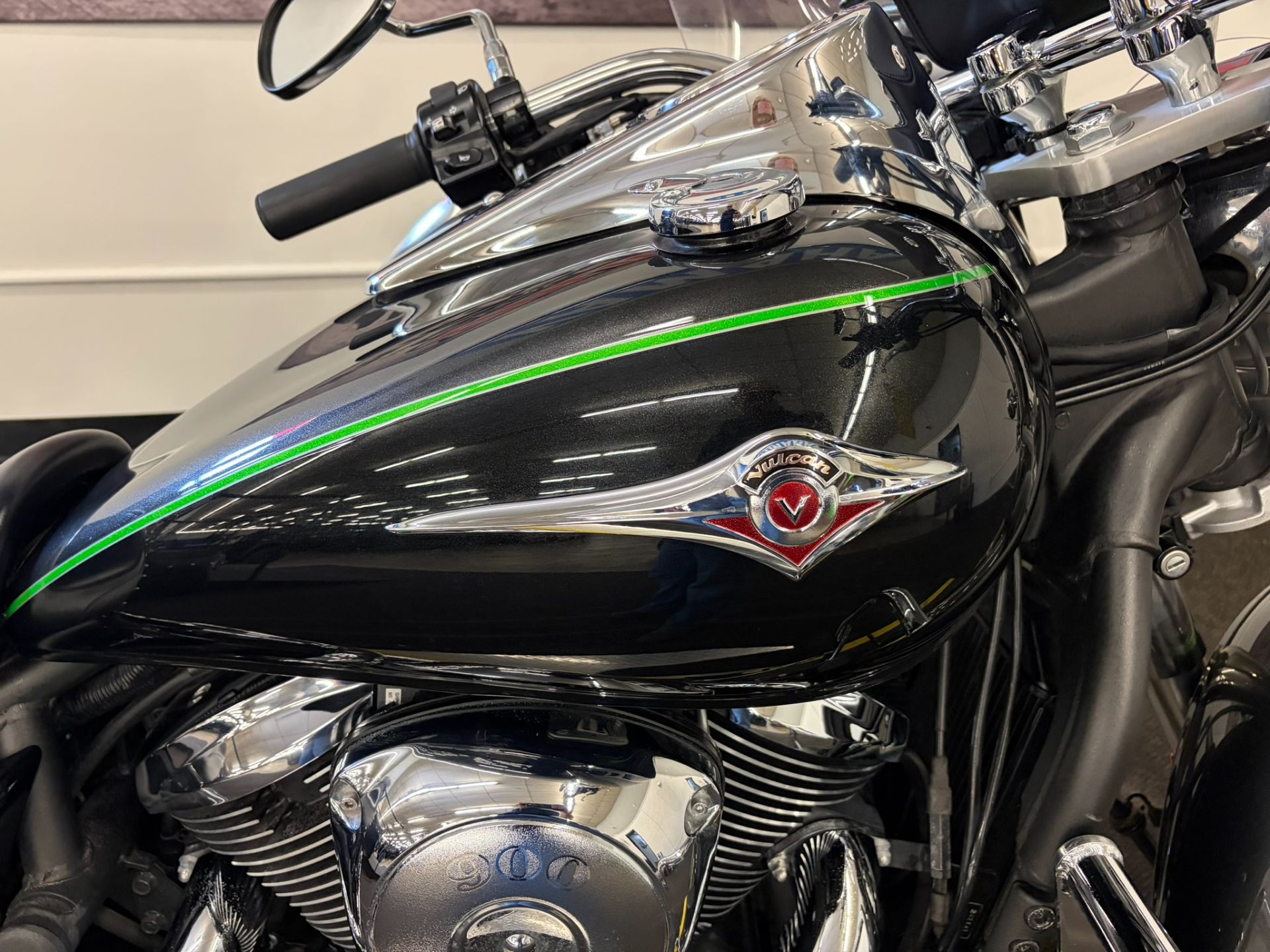 2015 Kawasaki Vulcan® 900 Classic LT 4