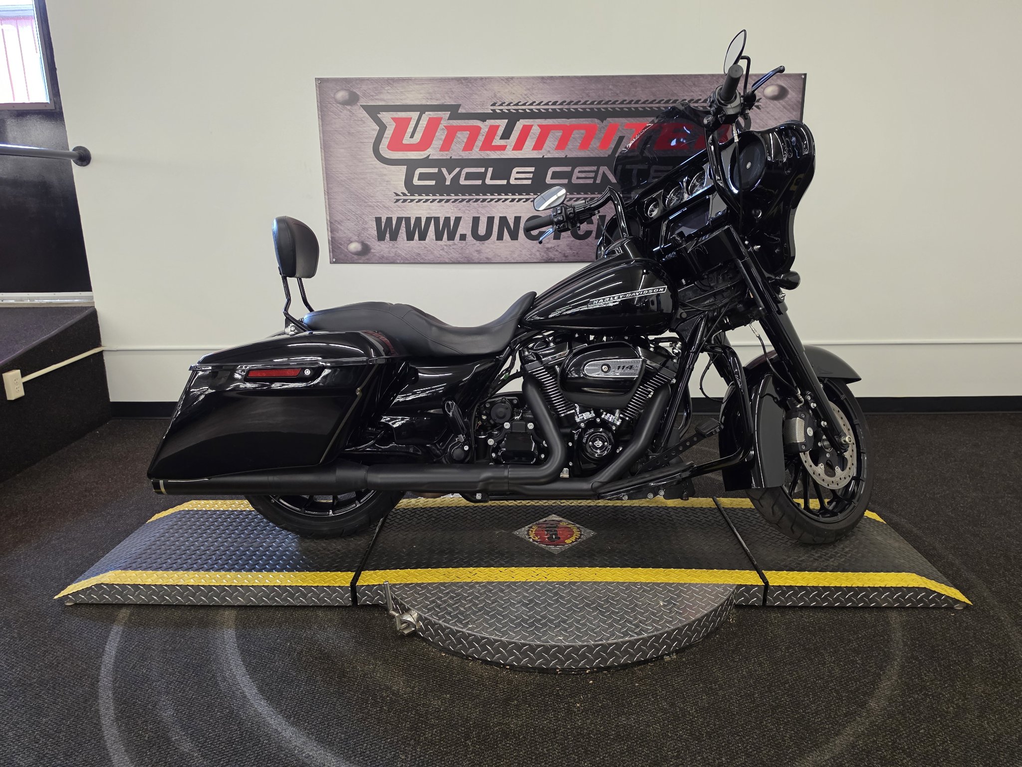 2019 Harley-Davidson Street Glide® Special 2