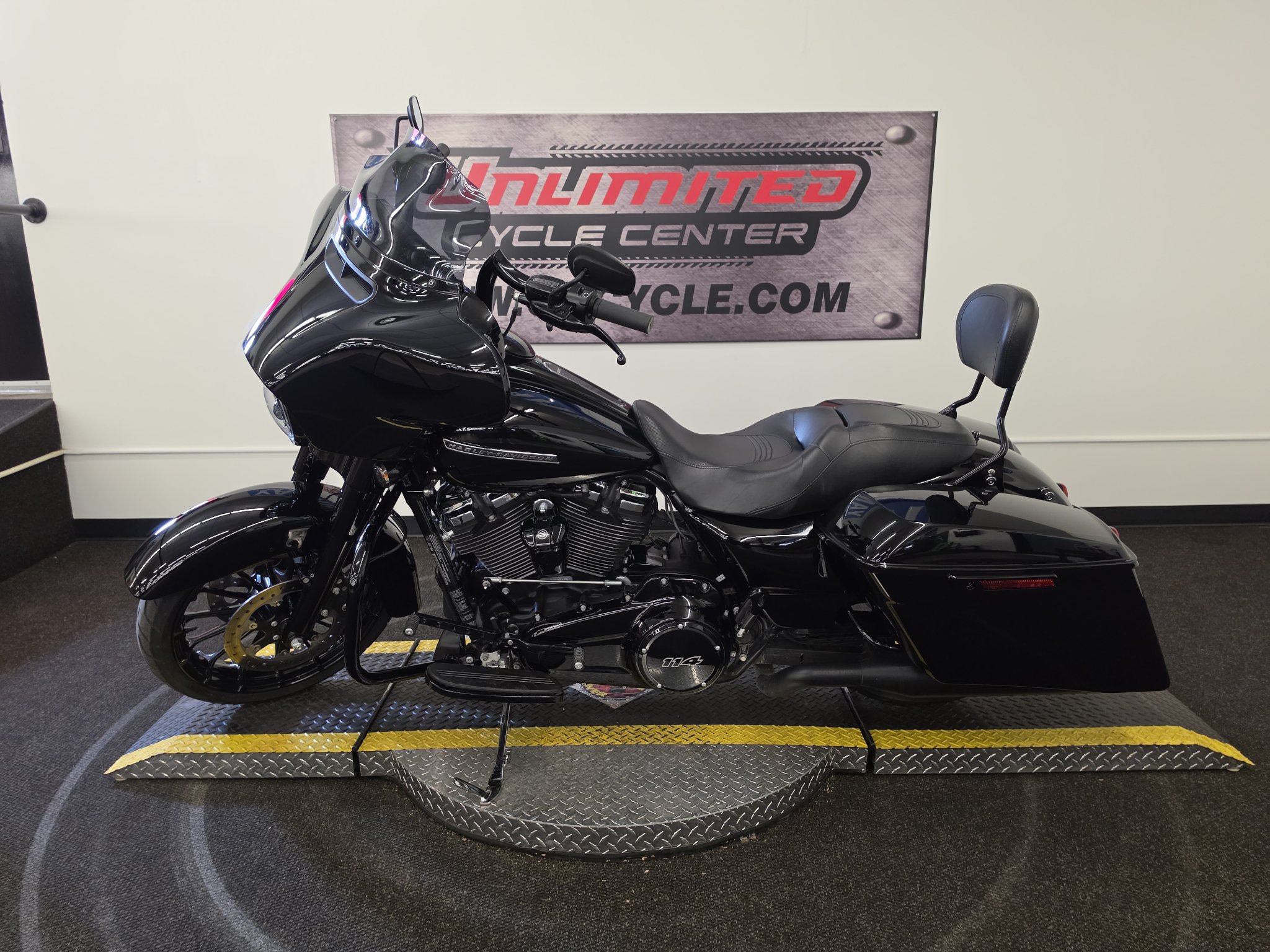 2019 Harley-Davidson Street Glide® Special 3