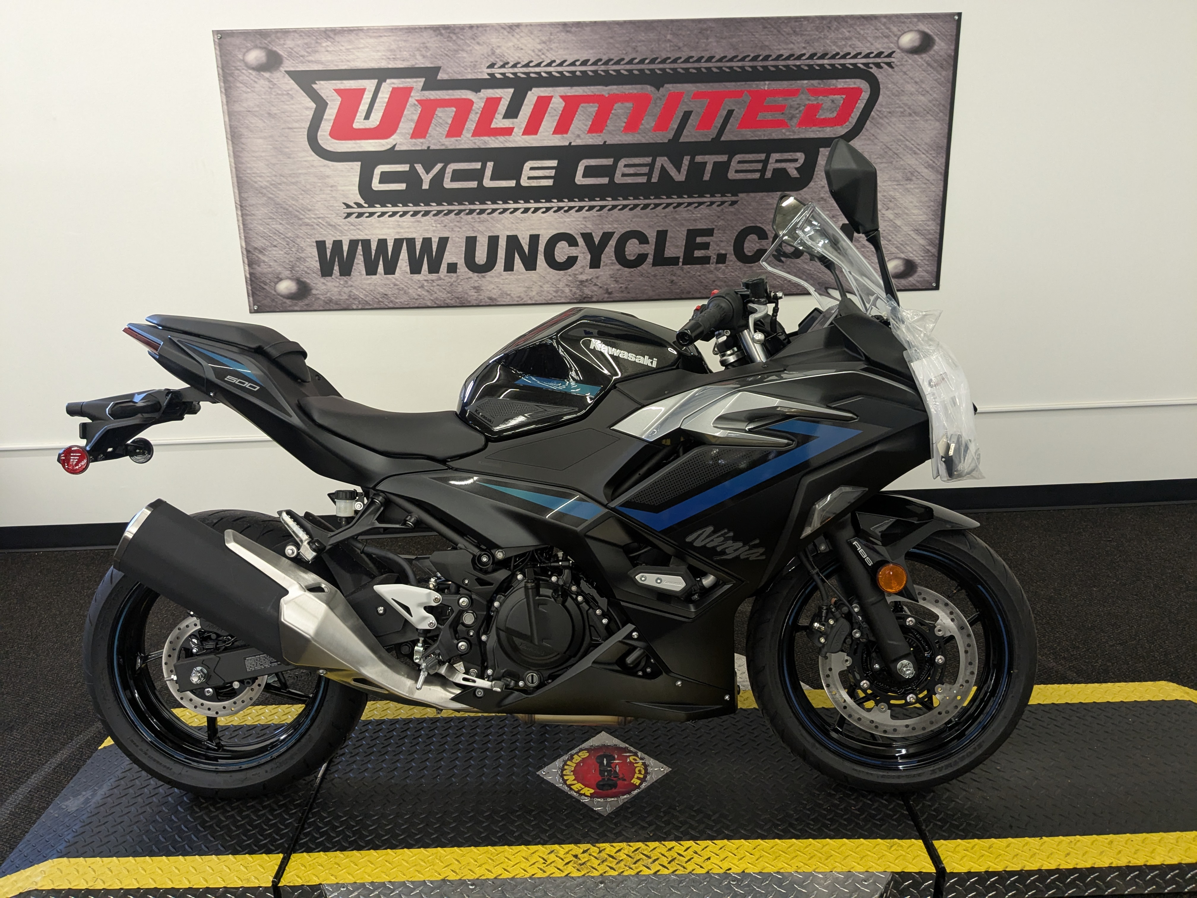 New 2025 Kawasaki Ninja® 500 SE ABS | Motorcycles in Tyrone PA