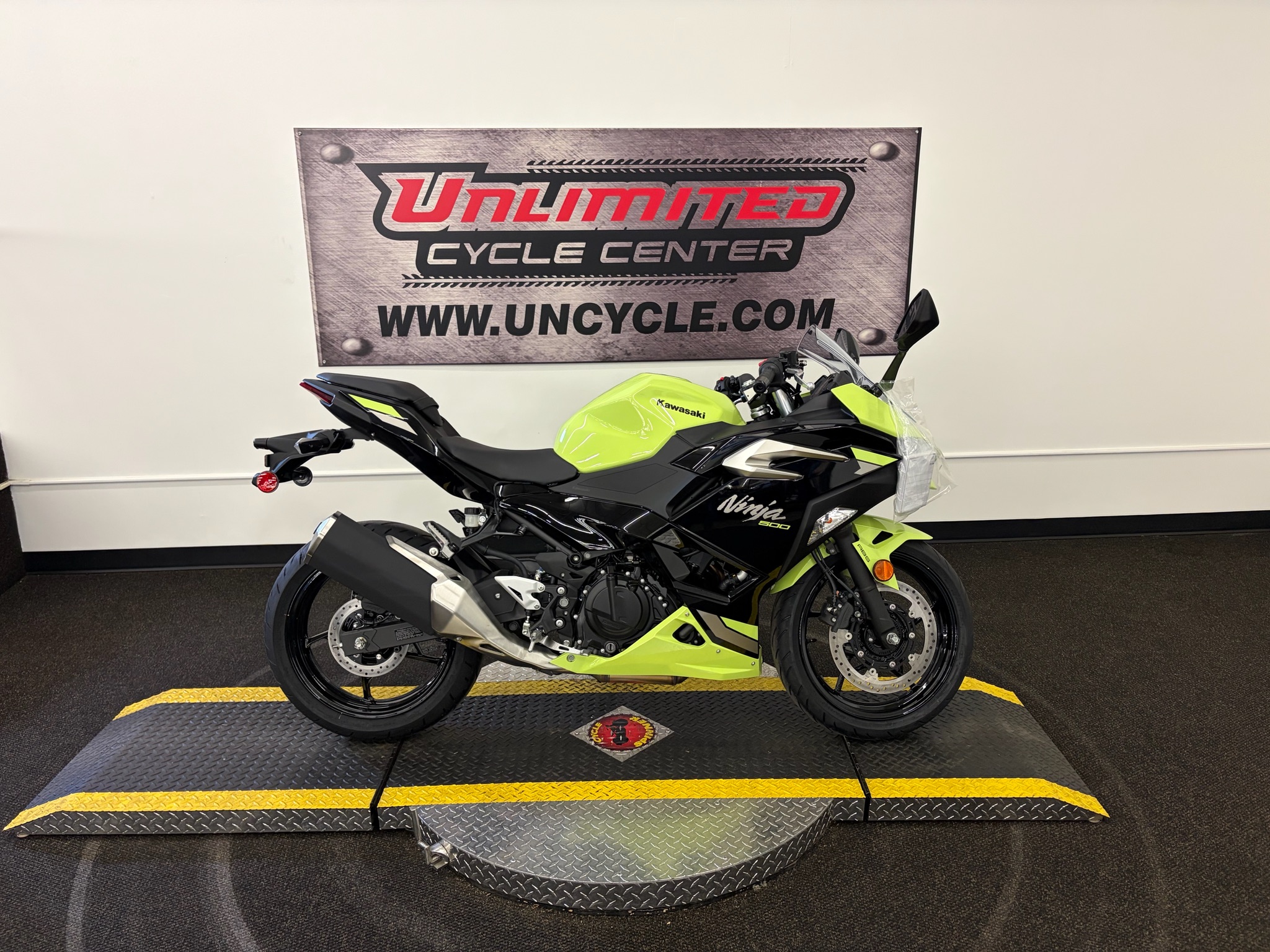 2026 Kawasaki Ninja® 500 ABS 1