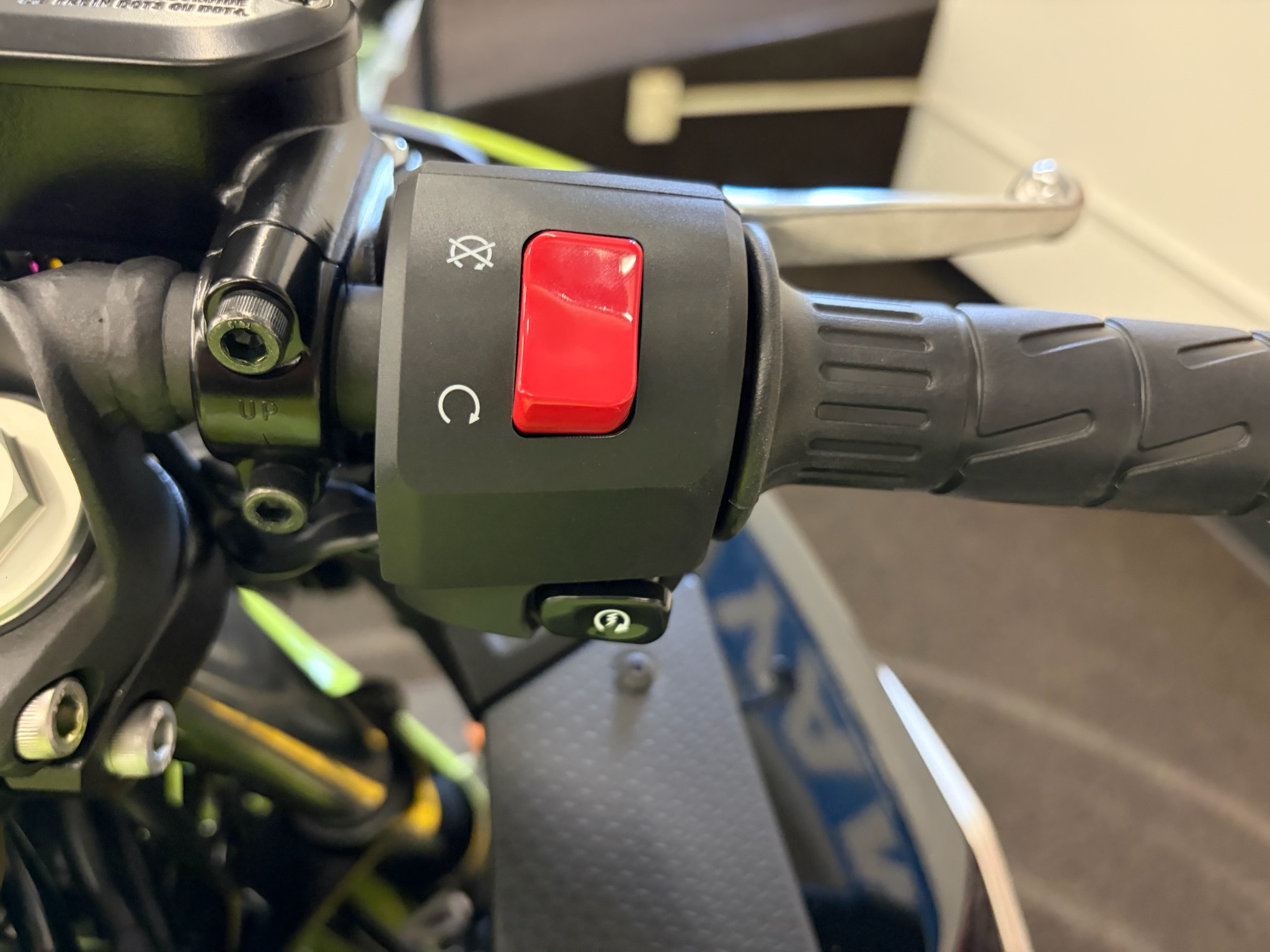 2026 Kawasaki Ninja® 500 ABS 7
