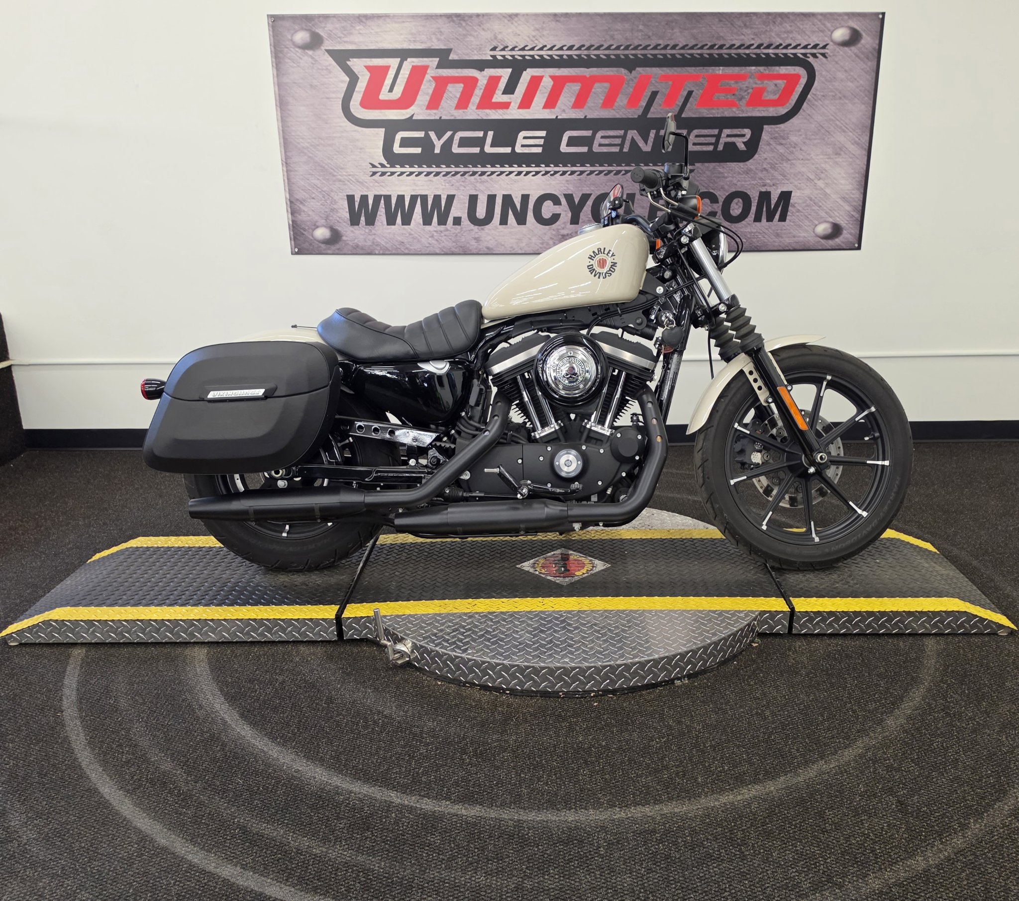 2022 Harley-Davidson Iron 883 2