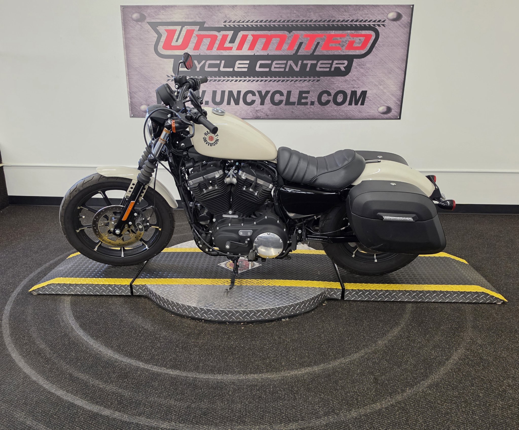 2022 Harley-Davidson Iron 883 3