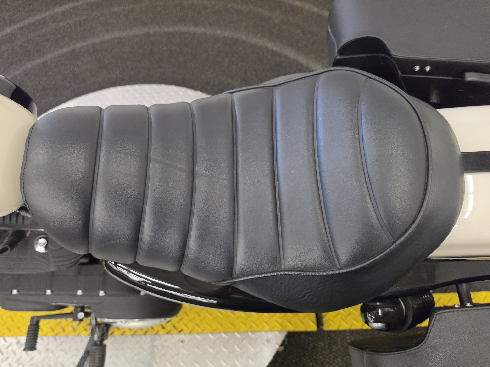 2022 Harley-Davidson Iron 883 5