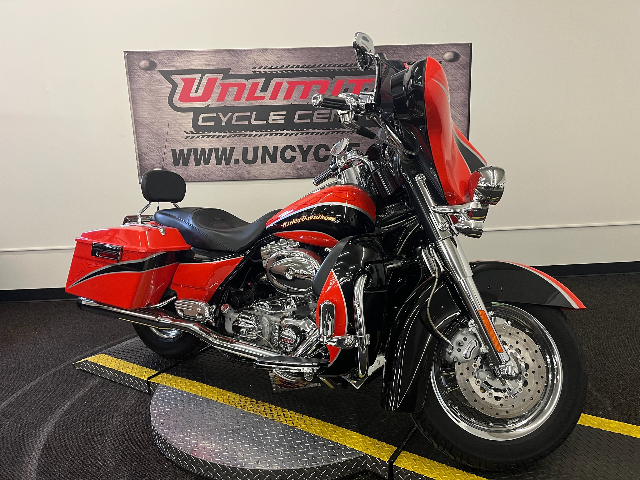 Used 2004 Harley-Davidson FLHTCSE Screamin' Eagle® Electra Glide