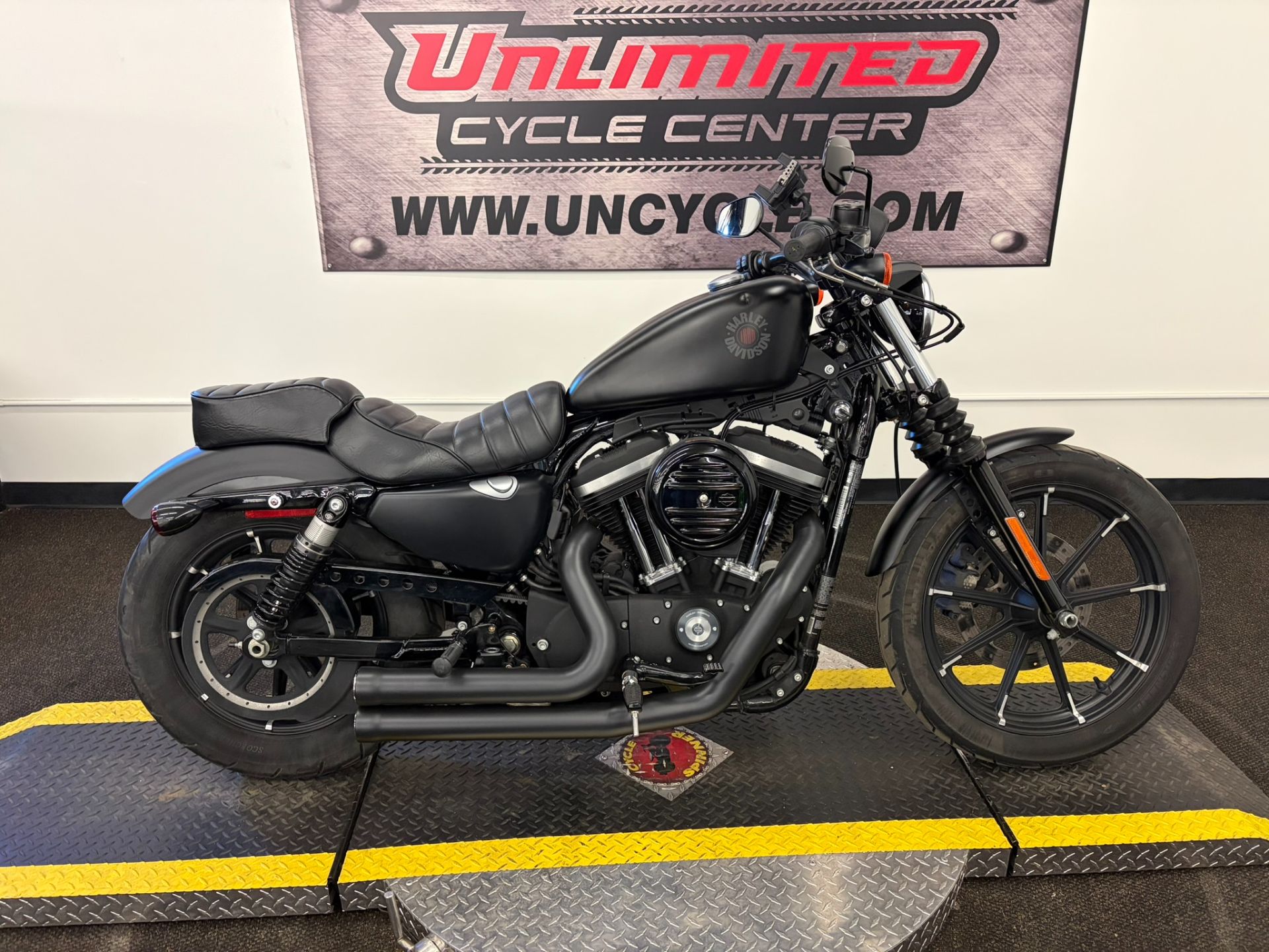 2021 Harley-Davidson Iron 883 2