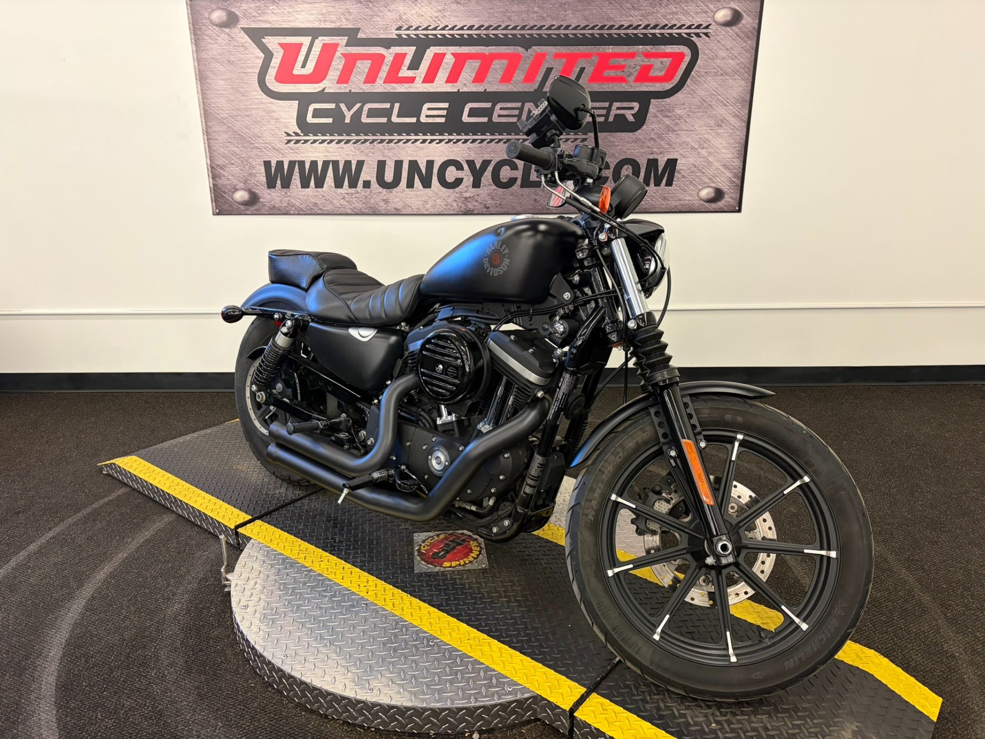 2021 Harley-Davidson Iron 883 1