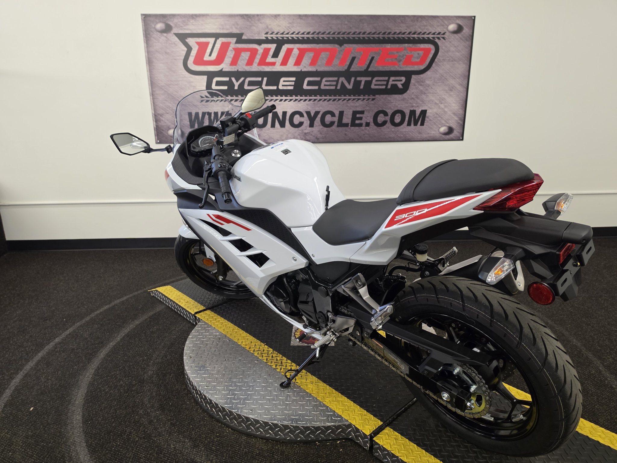 2026 Kawasaki Ninja® 300 ABS 6