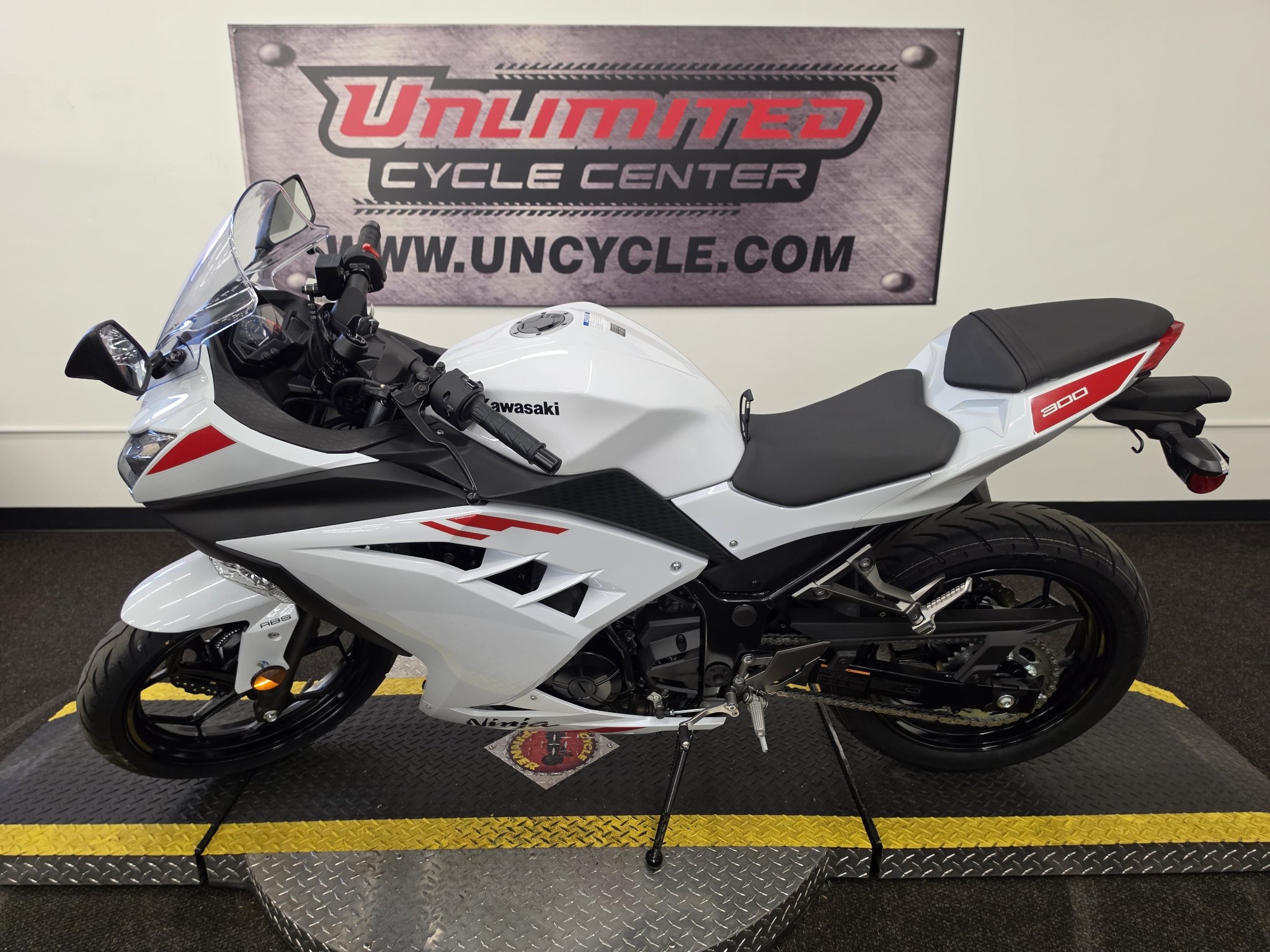 2026 Kawasaki Ninja® 300 ABS 7