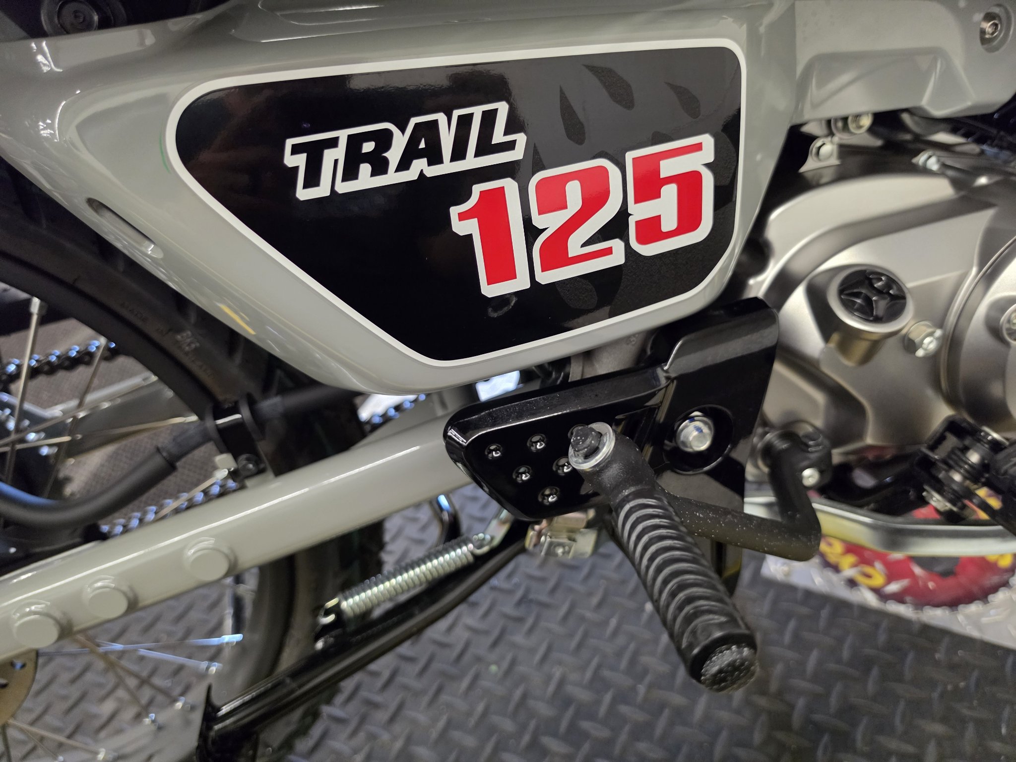 2025 Honda Trail125 8