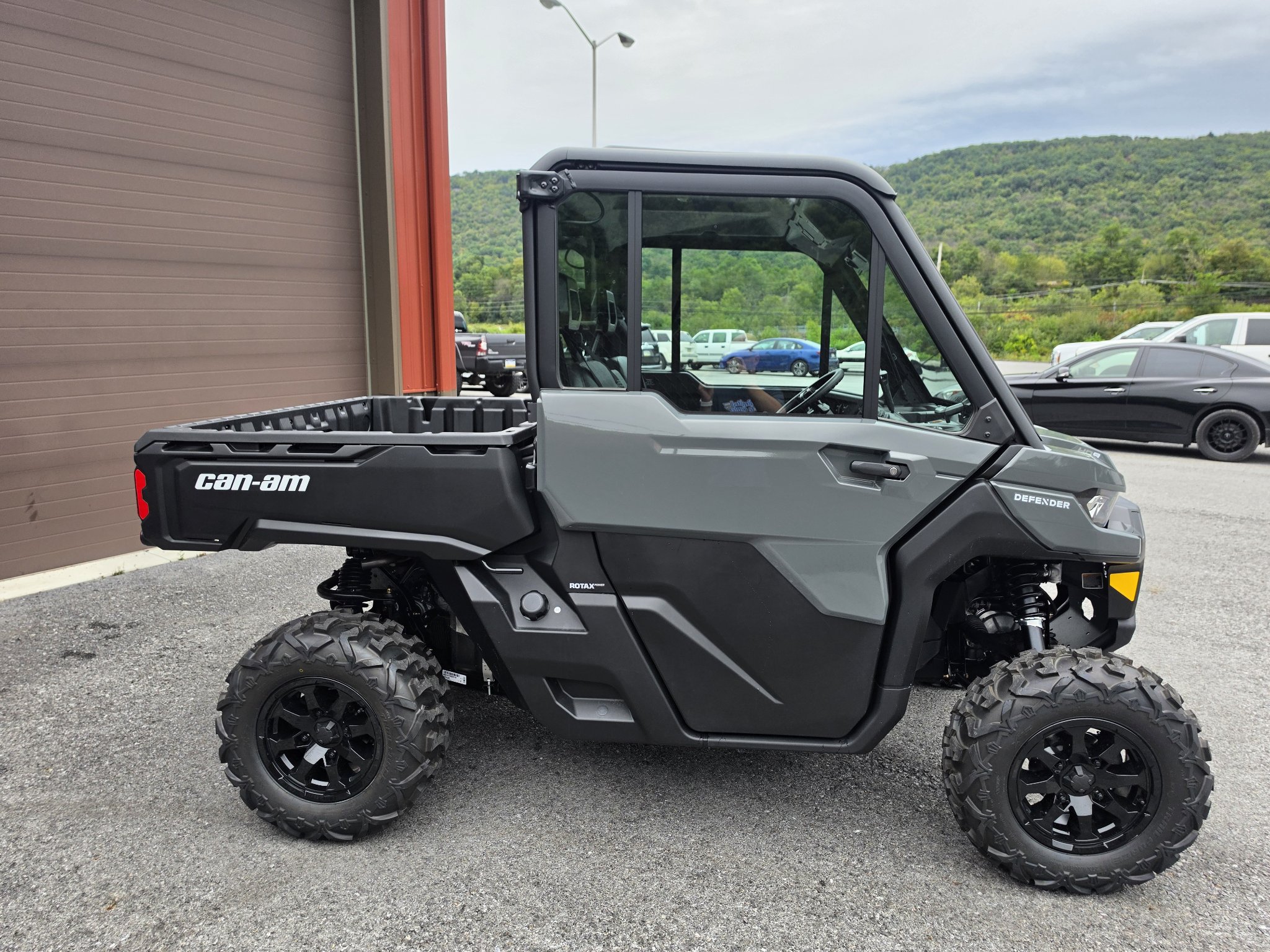 2027 Can-Am™ Defender DPS CAB HD9 6