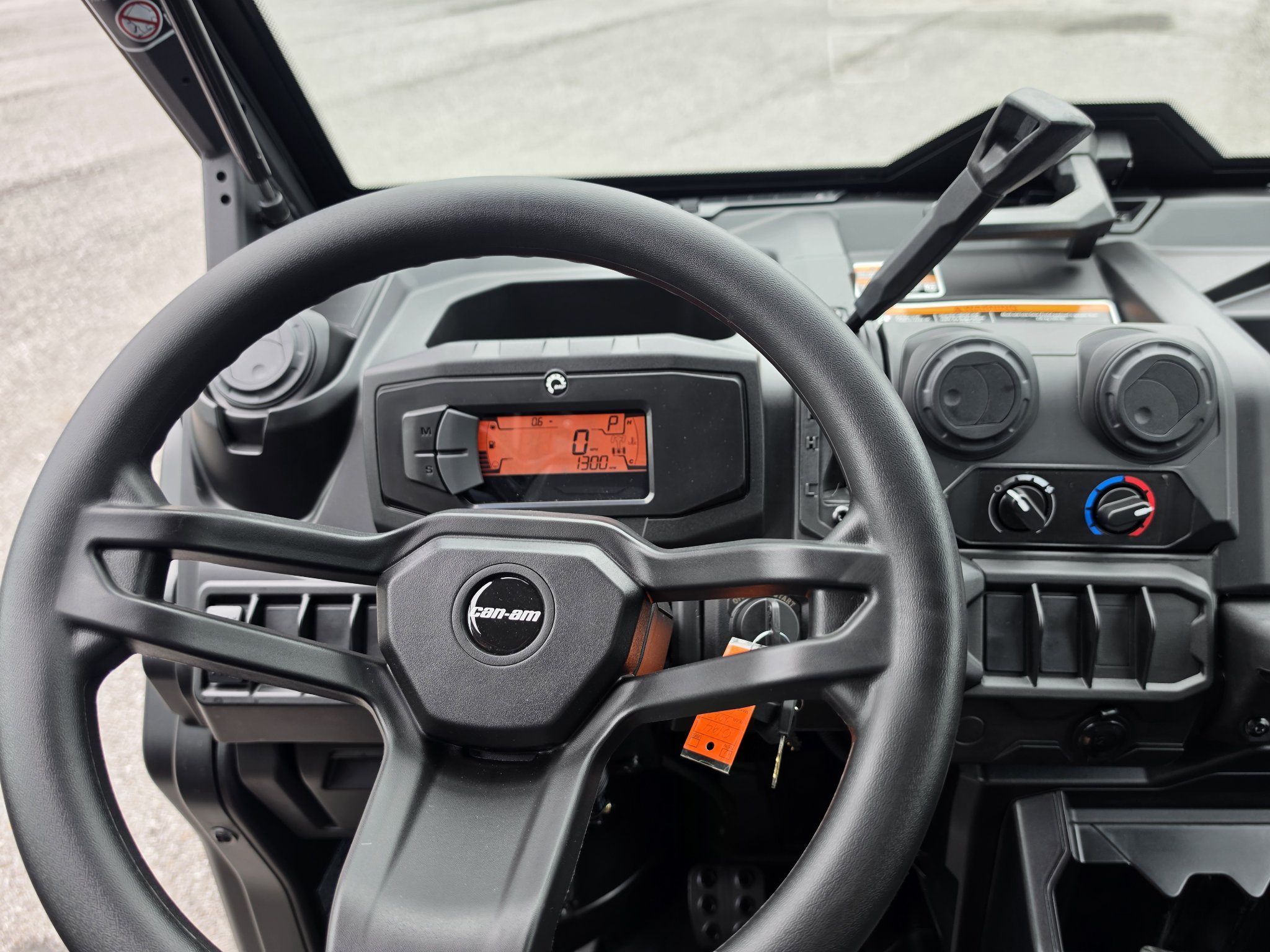 2027 Can-Am™ Defender DPS CAB HD9 9